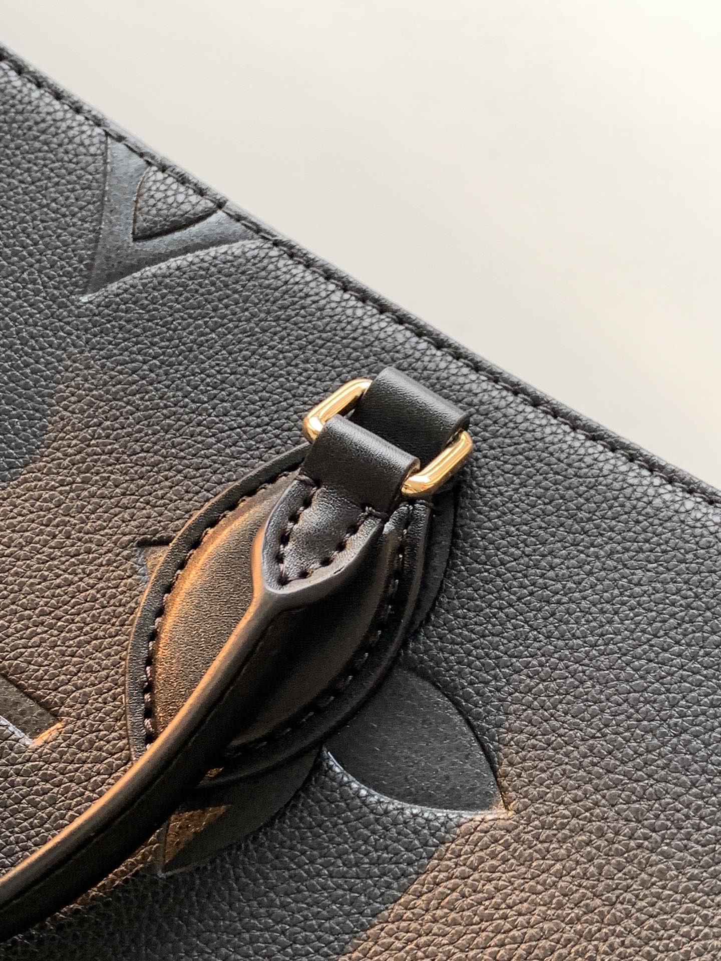 Louis Vuitton Tote Bag Black M-l