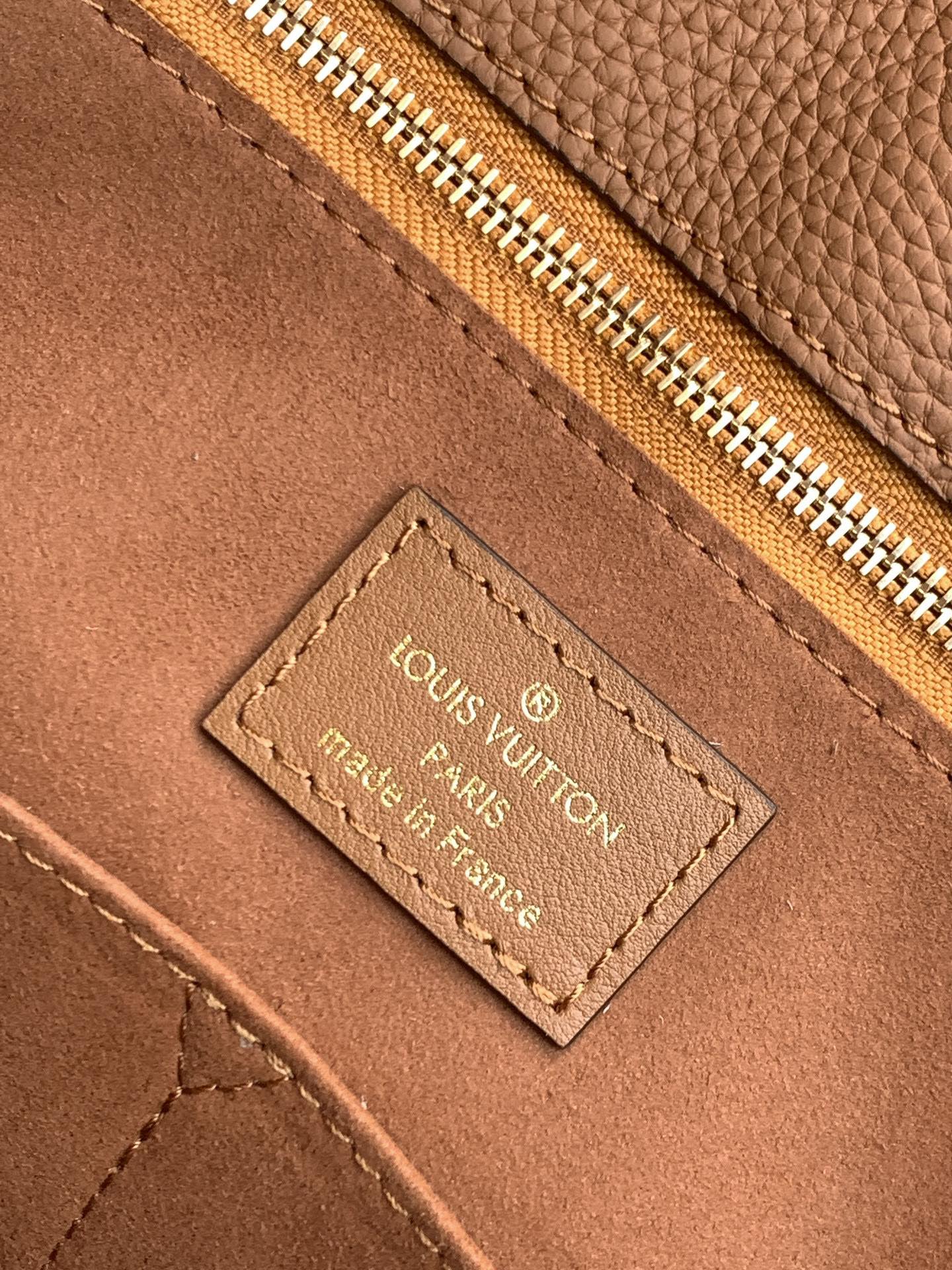 Louis Vuitton Tote Bag Black M-l