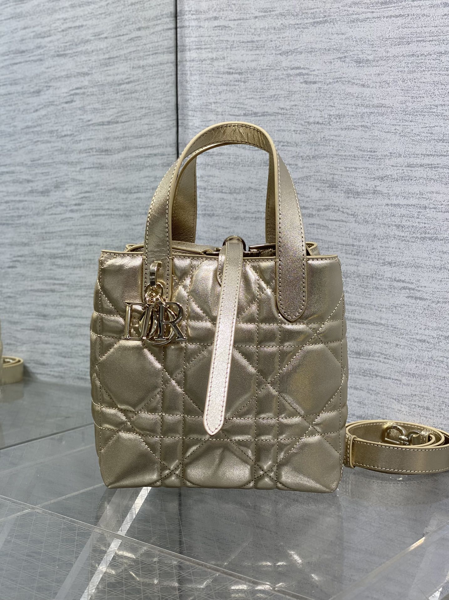 Basic Bag Cow Leather Gold Foldable 18cm-s