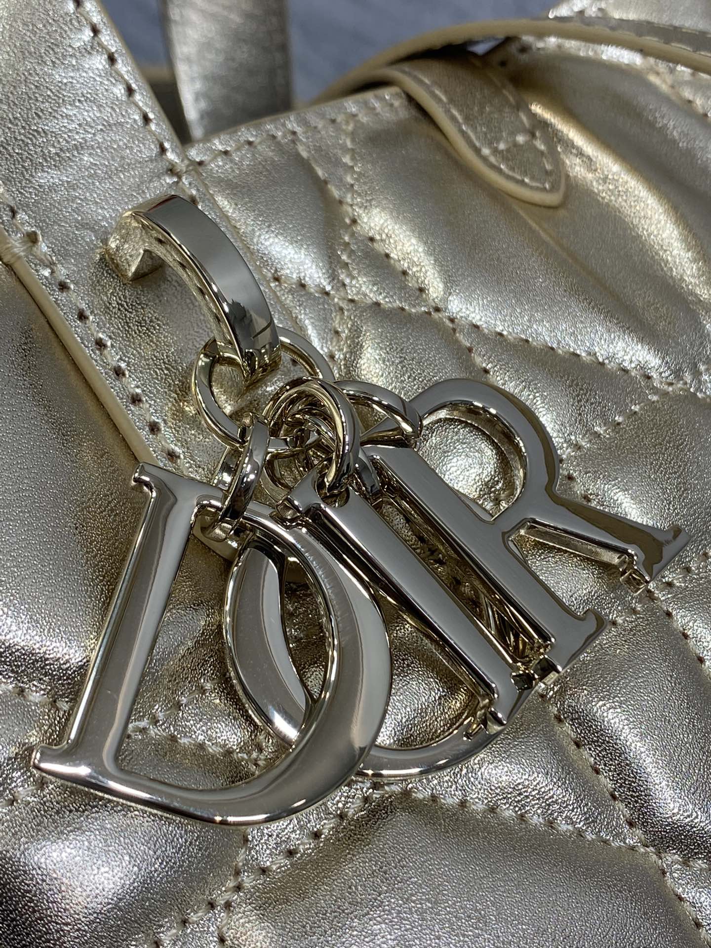 Basic Bag Cow Leather Gold Foldable 18cm-s