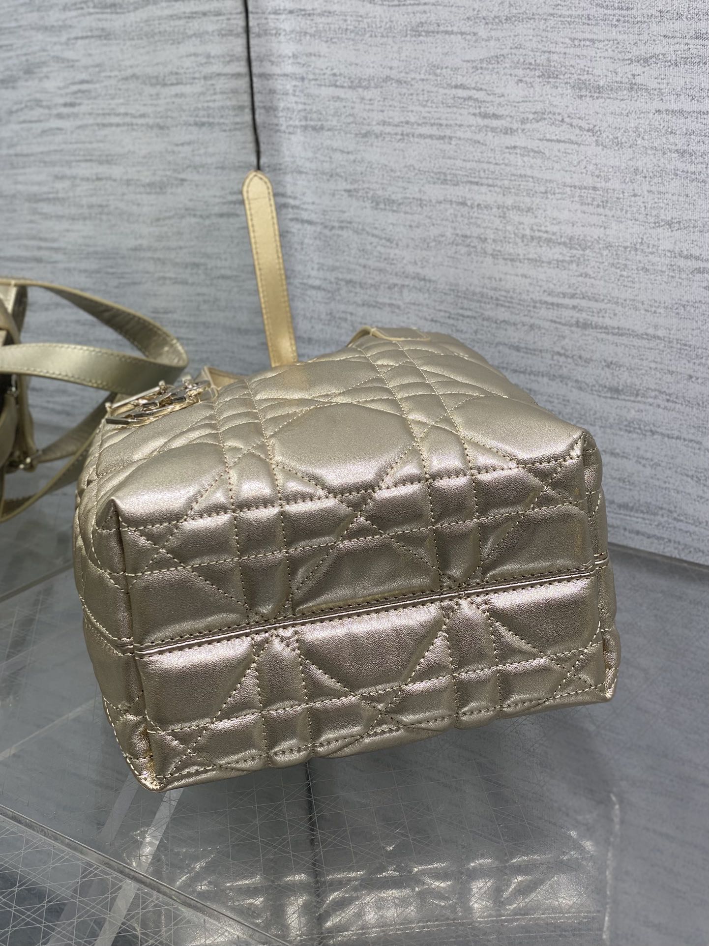 Basic Bag Cow Leather Gold Foldable 18cm-s