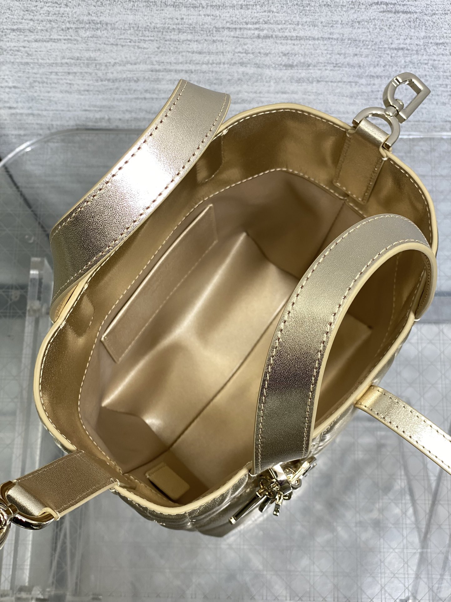 Basic Bag Cow Leather Gold Foldable 18cm-s