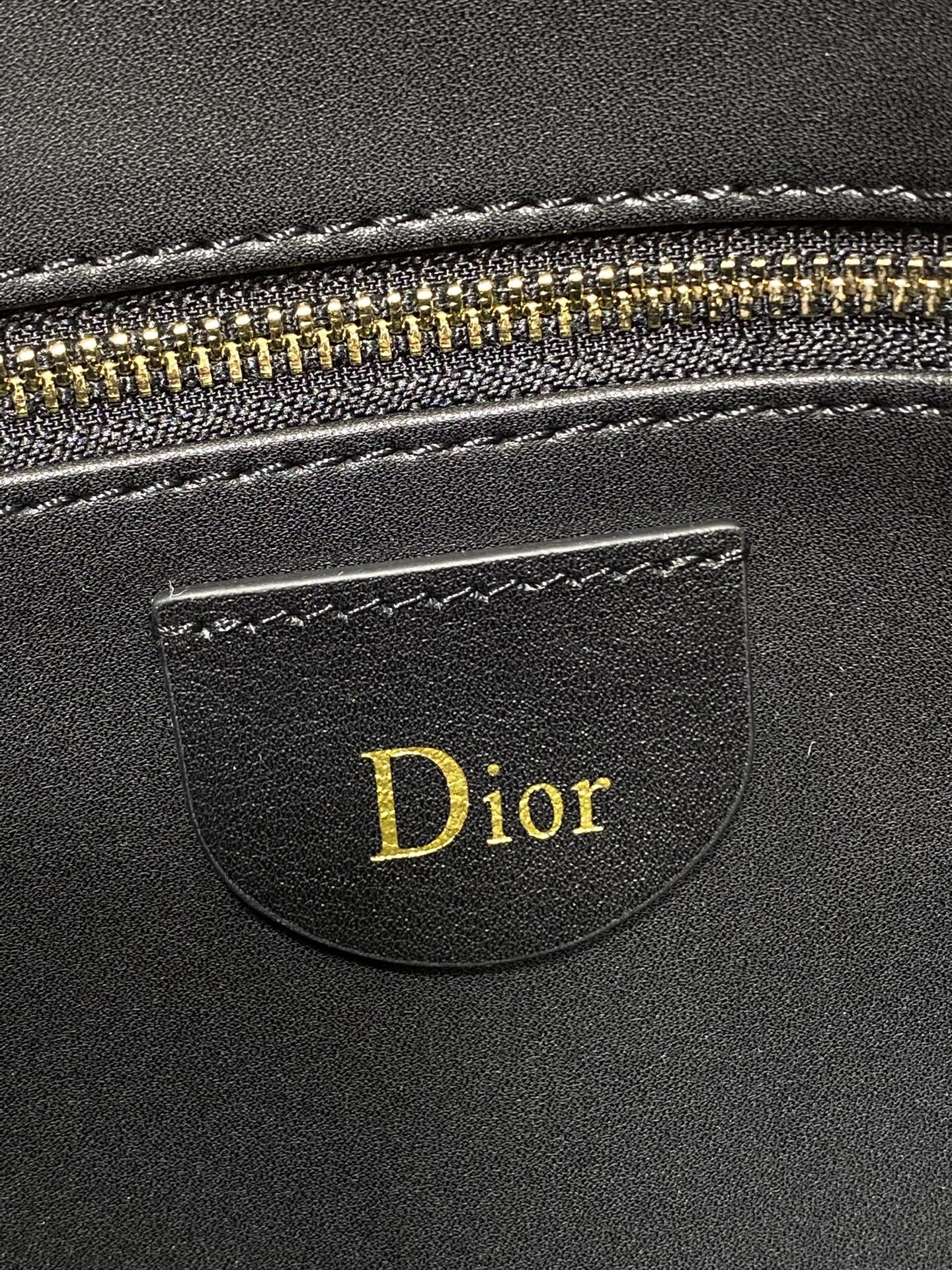 Dior Basic Bag M-s