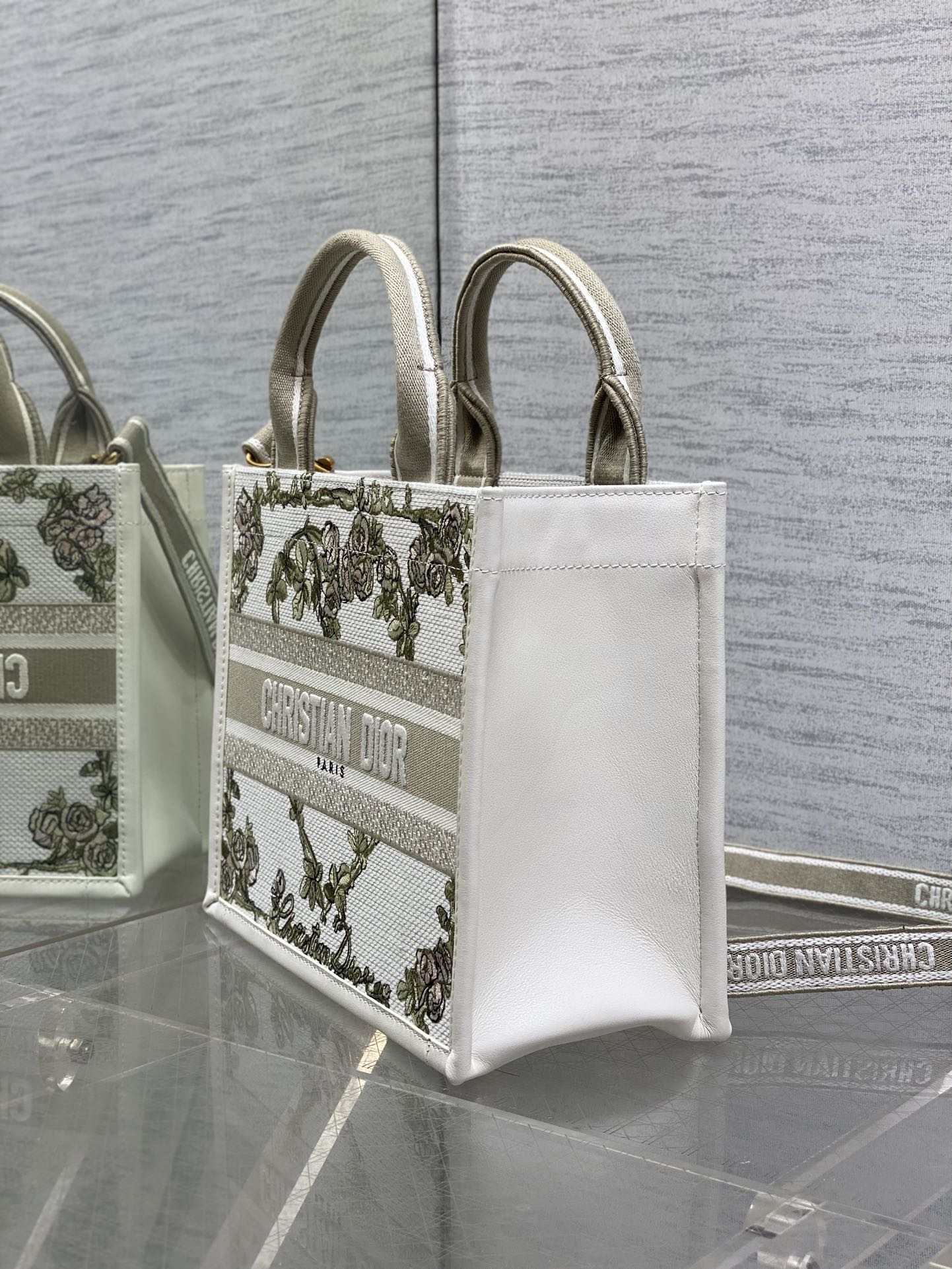 Basic Bag Cow Leather White Large Capacity 21cm-s
