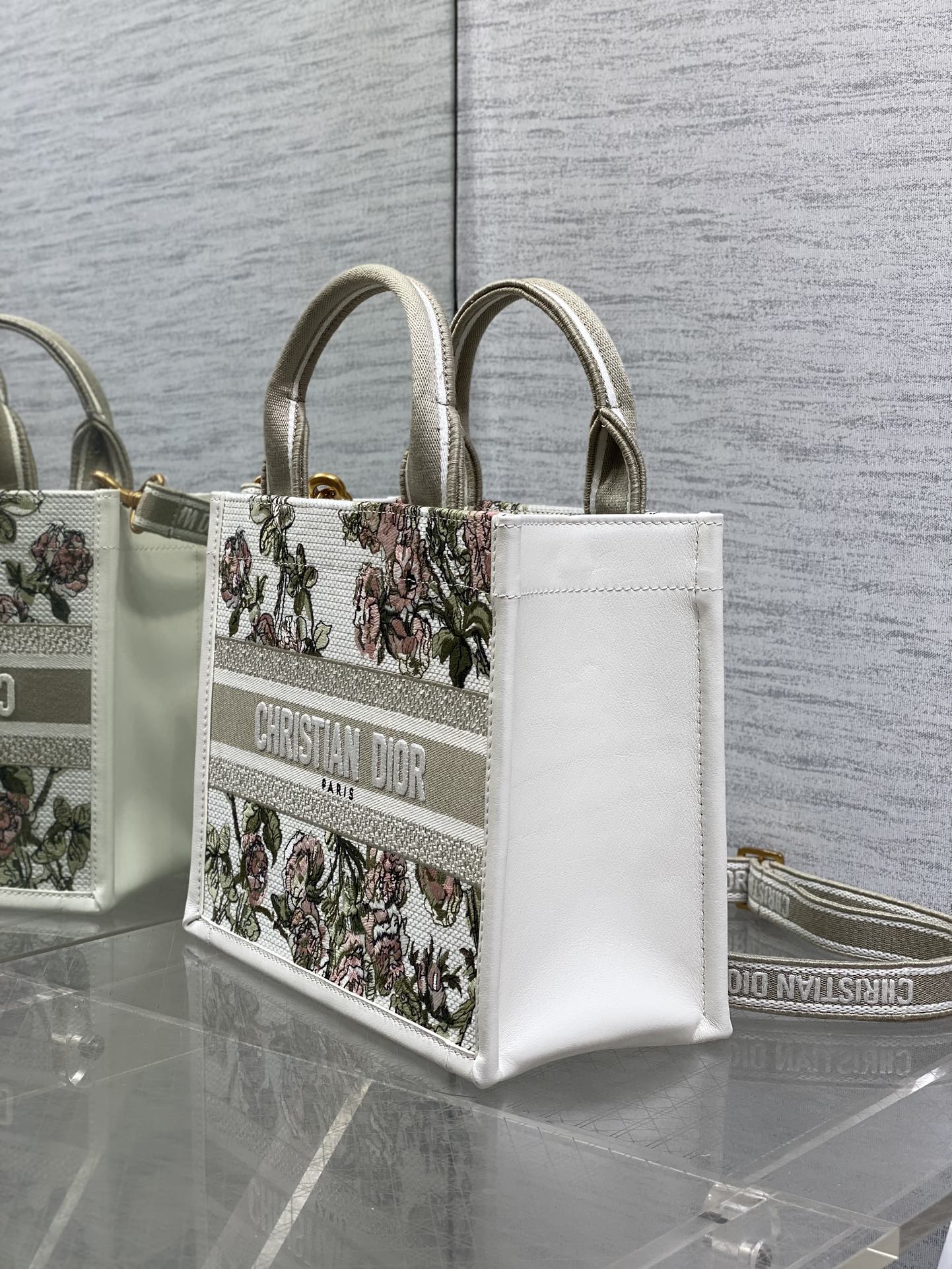 Basic Bag Cow Leather White Large Capacity 21cm-s