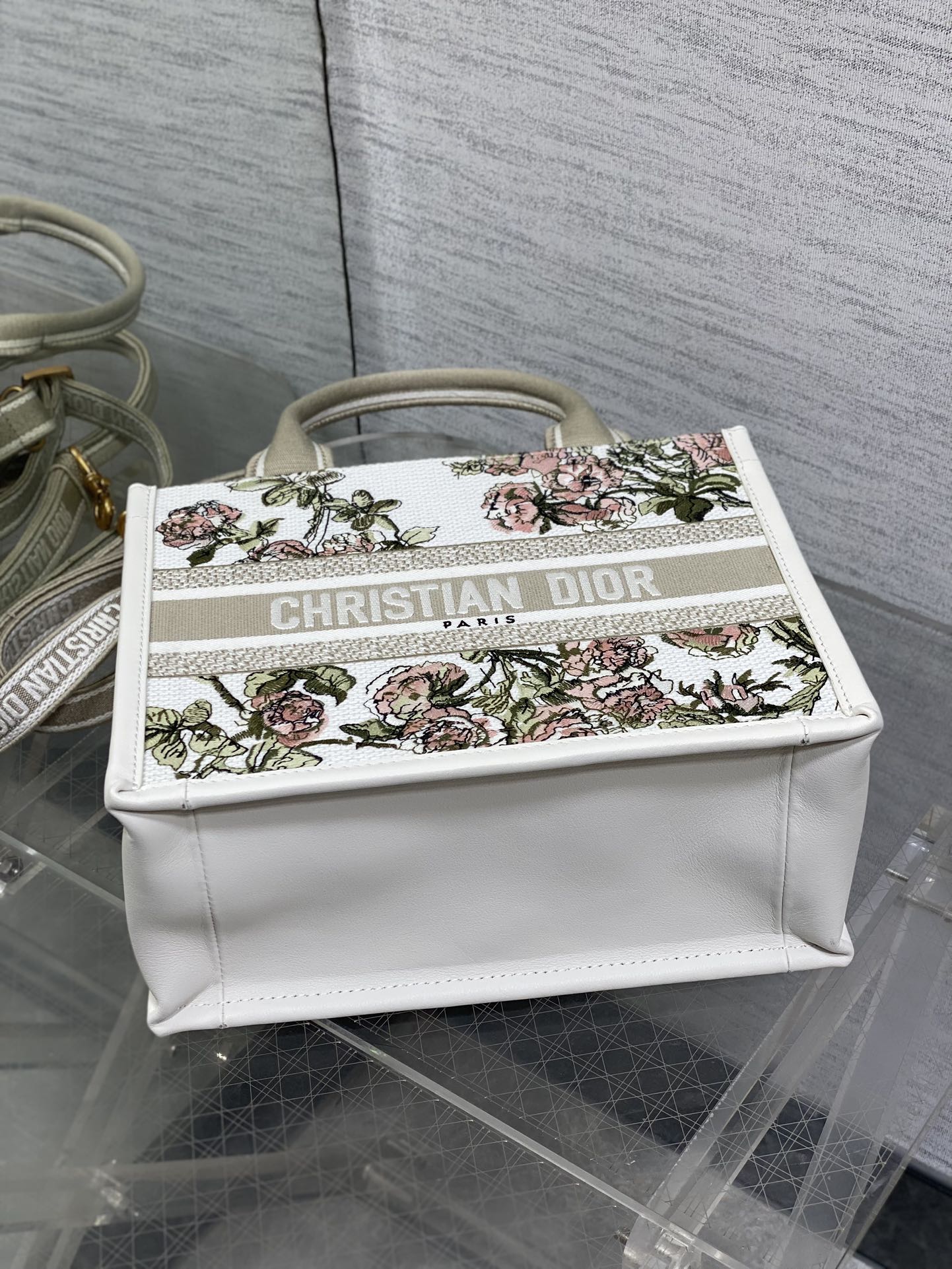 Basic Bag Cow Leather White Large Capacity 21cm-s