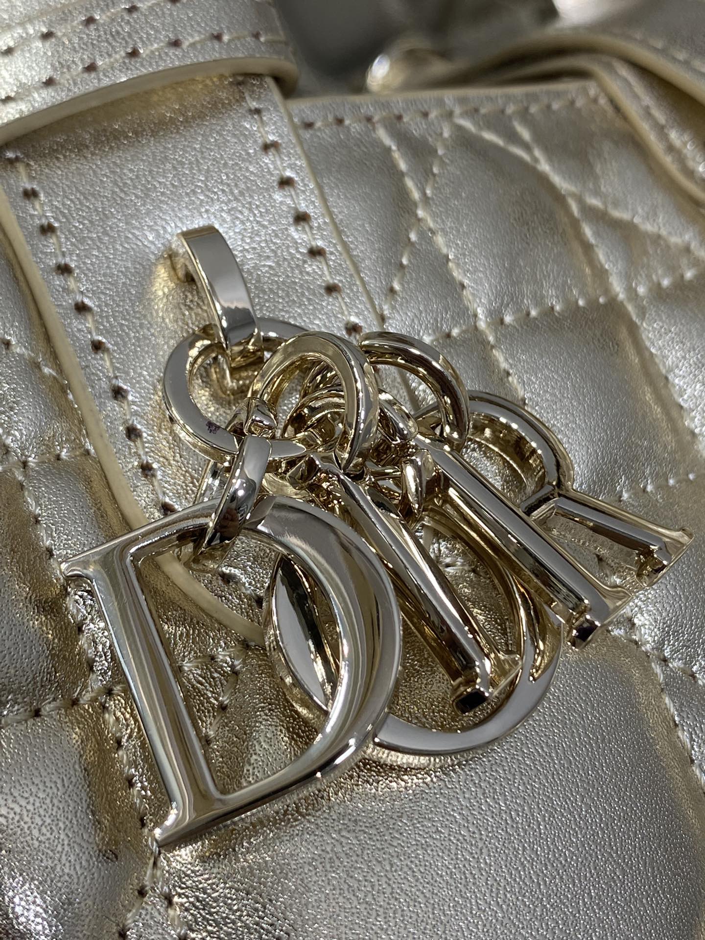 Basic Bag Cow Leather Gold Foldable 15cm-s