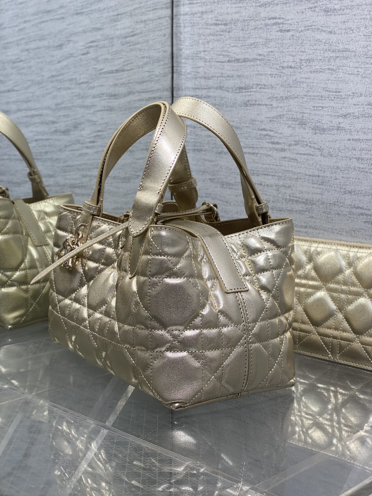 Basic Bag Cow Leather Gold Foldable 15cm-s
