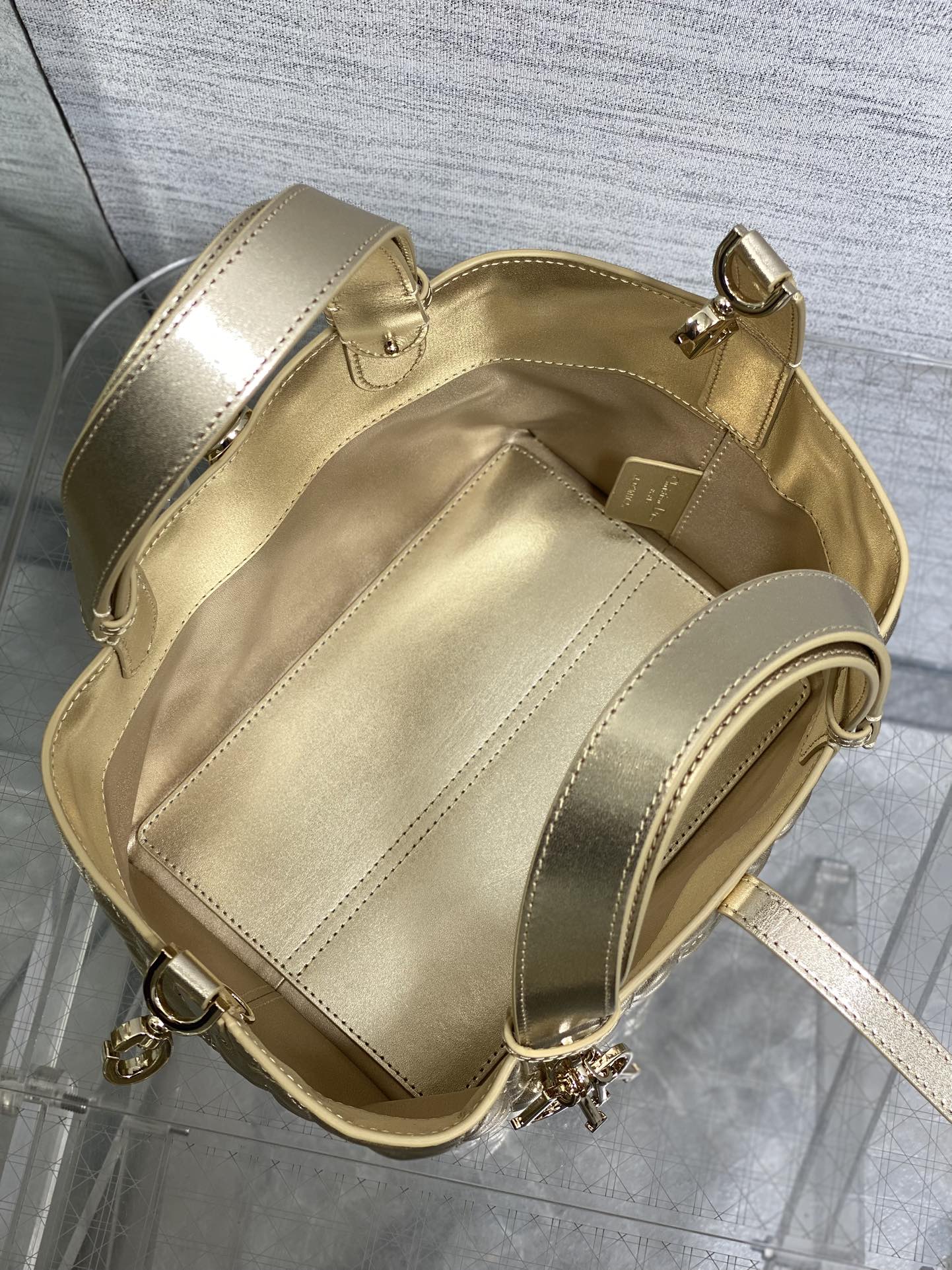 Basic Bag Cow Leather Gold Foldable 15cm-s