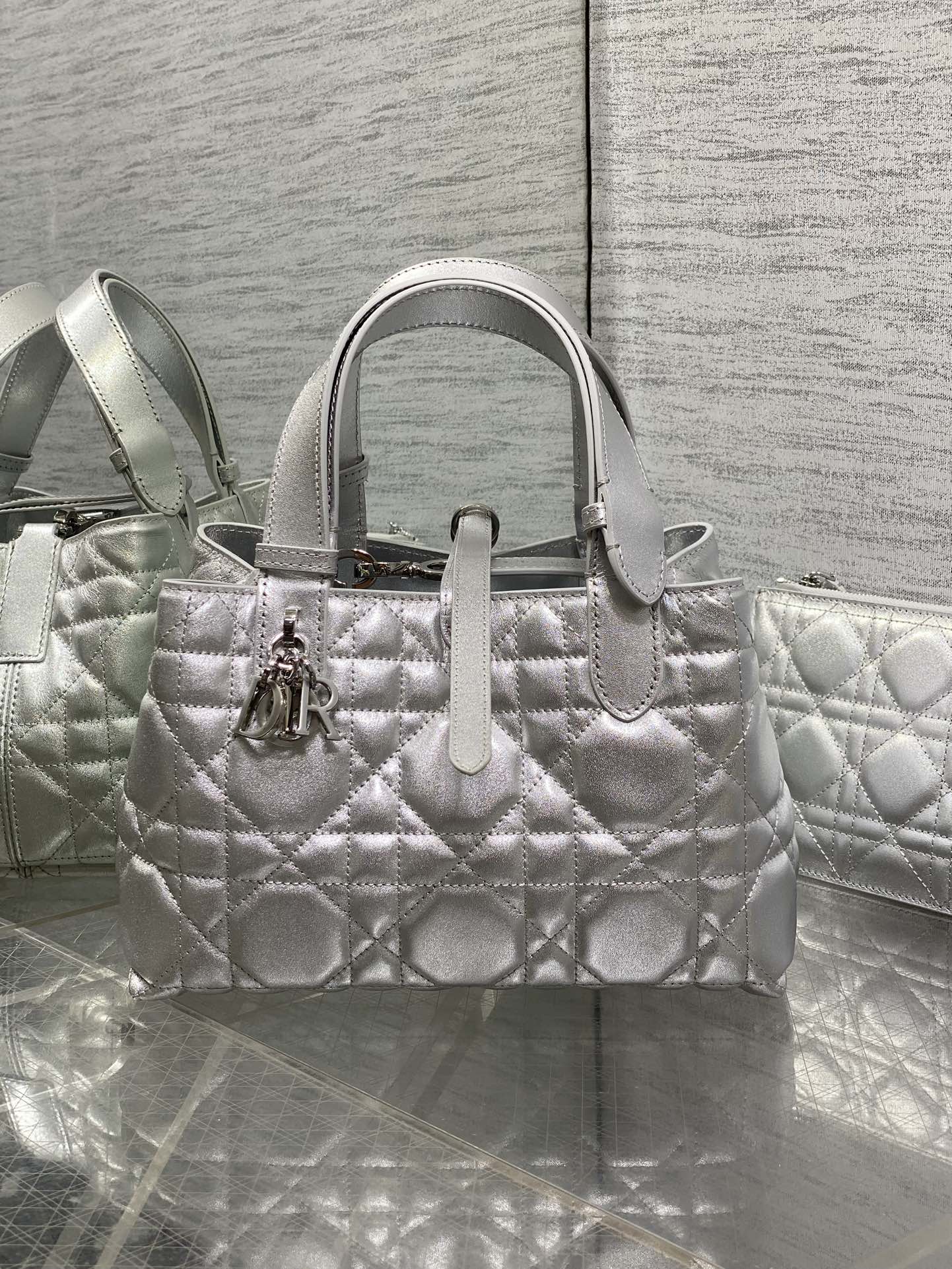 Basic Bag Cow Leather Silver Foldable 15cm-s
