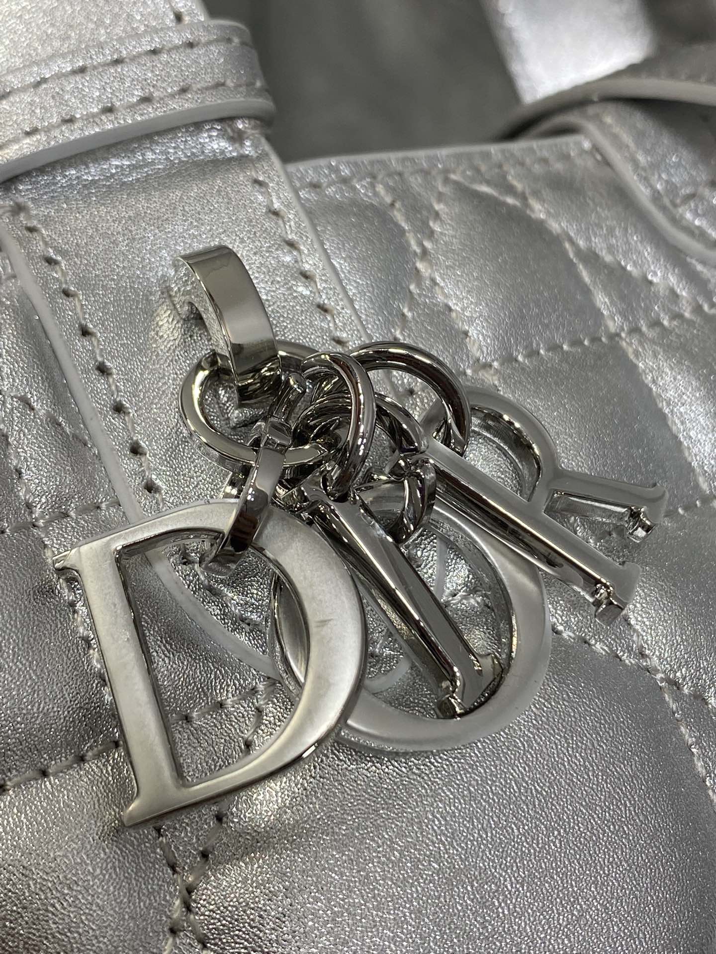 Basic Bag Cow Leather Silver Foldable 15cm-s