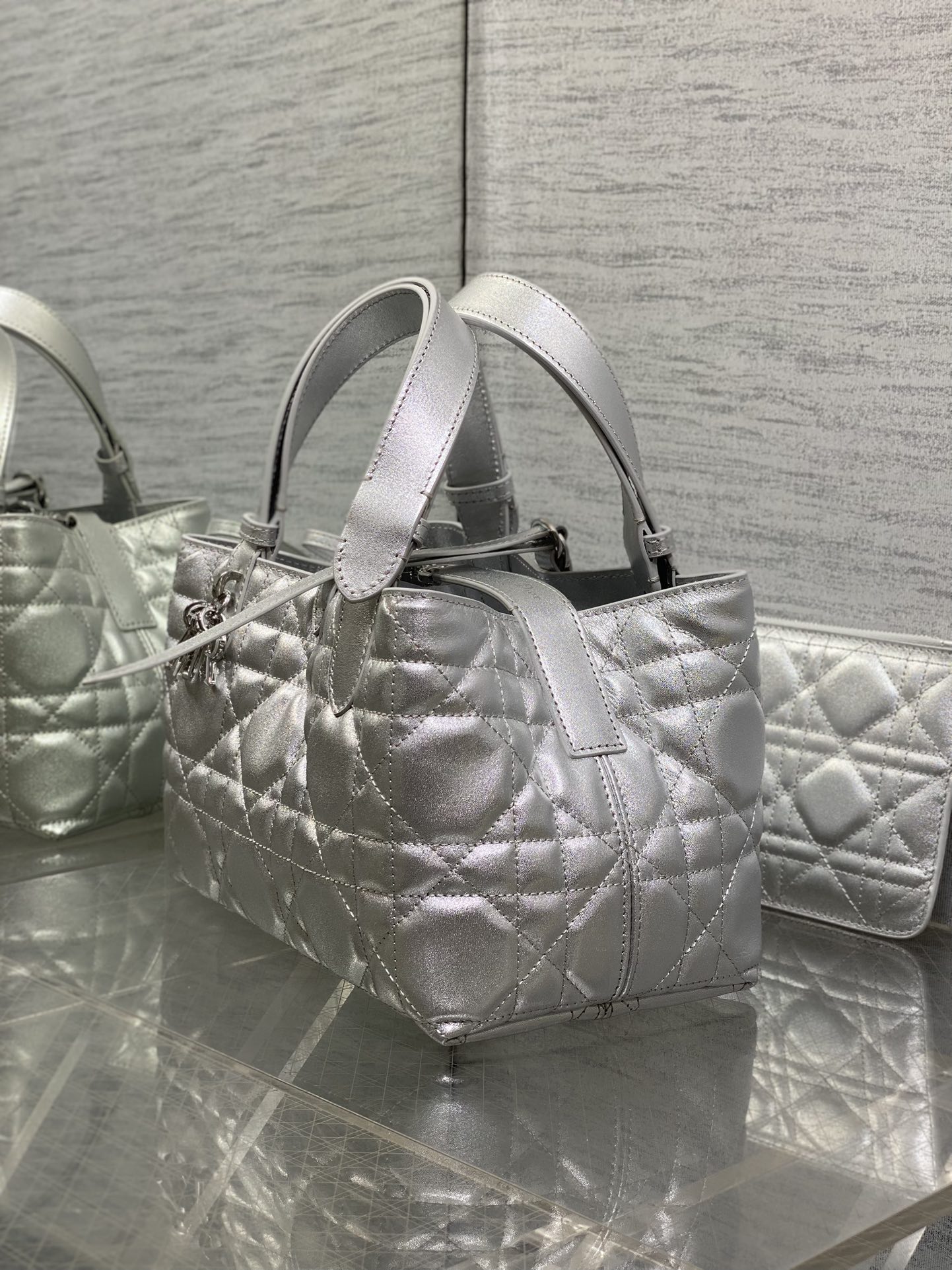 Basic Bag Cow Leather Silver Foldable 15cm-s