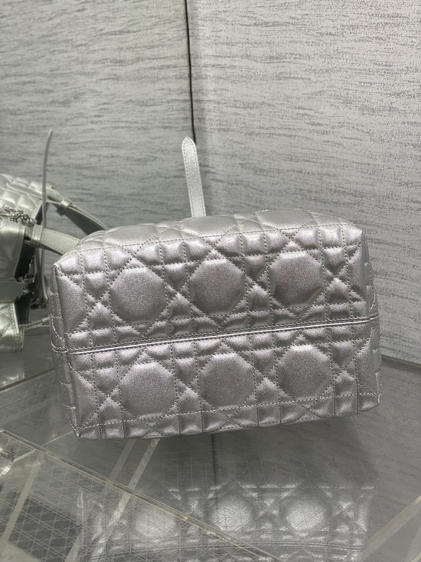 Basic Bag Cow Leather Silver Foldable 15cm-s