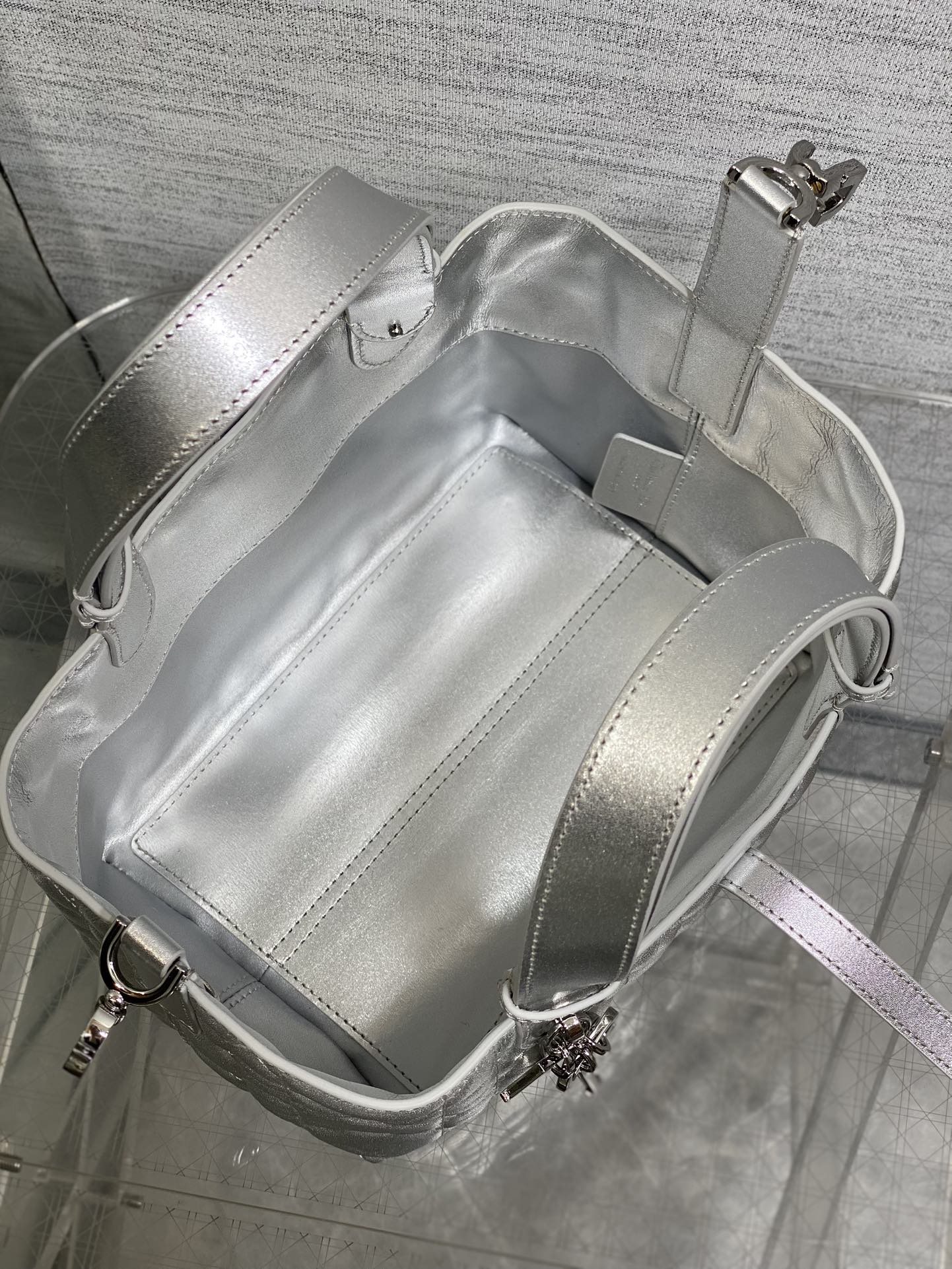 Basic Bag Cow Leather Silver Foldable 15cm-s
