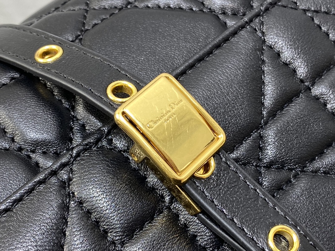Basic Bag Cow Leather Gold M-s