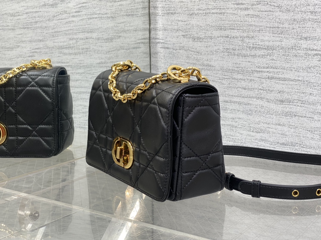 Basic Bag Cow Leather Gold M-s