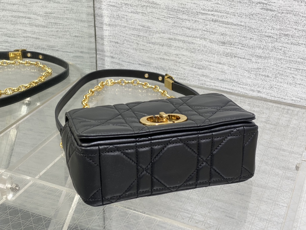 Basic Bag Cow Leather Gold M-s