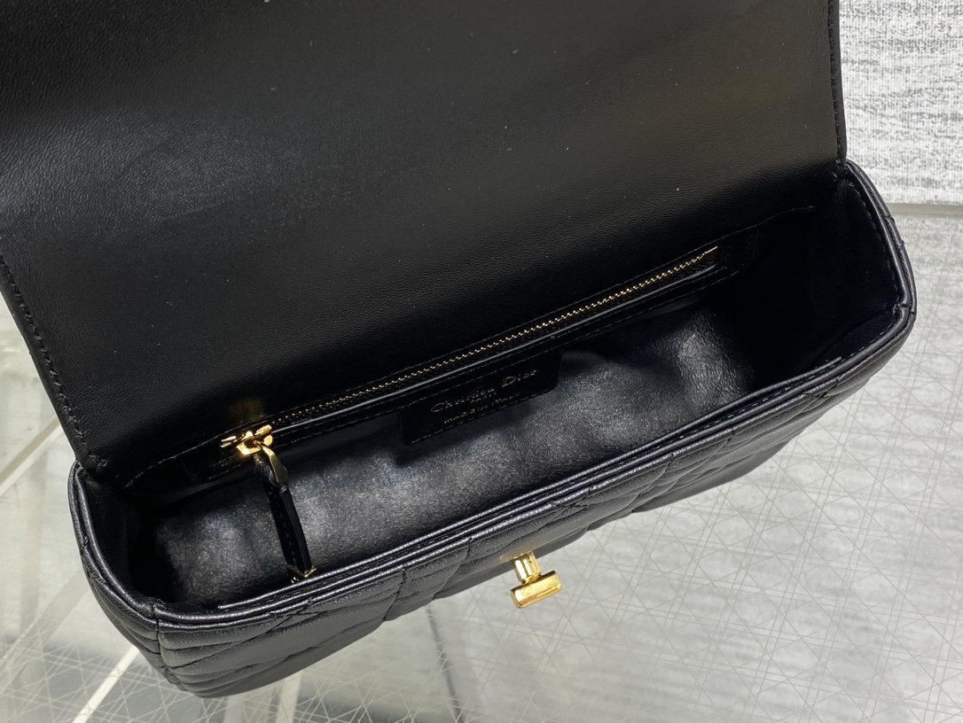 Basic Bag Cow Leather Gold M-s