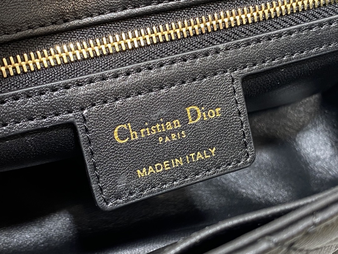 Basic Bag Cow Leather Gold M-s