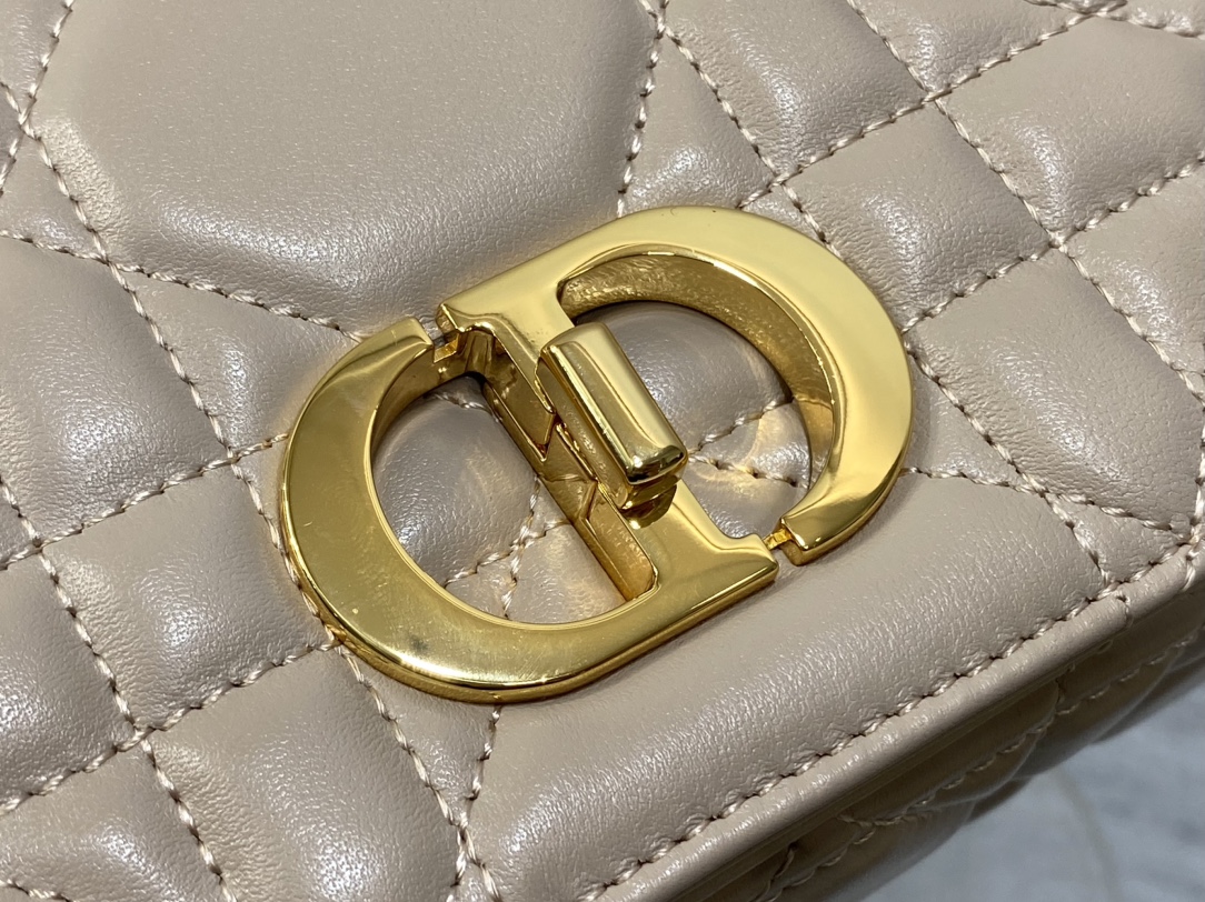 Basic Bag Cow Leather Gold M-s