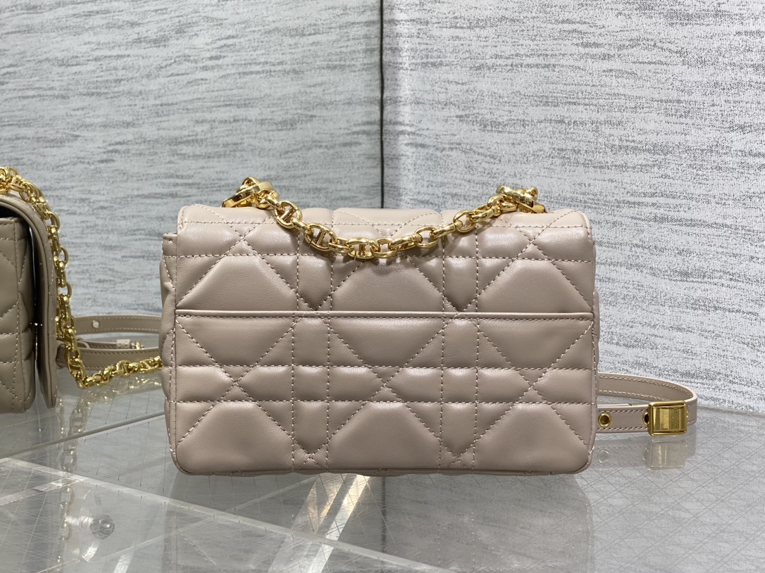 Basic Bag Cow Leather Gold M-s