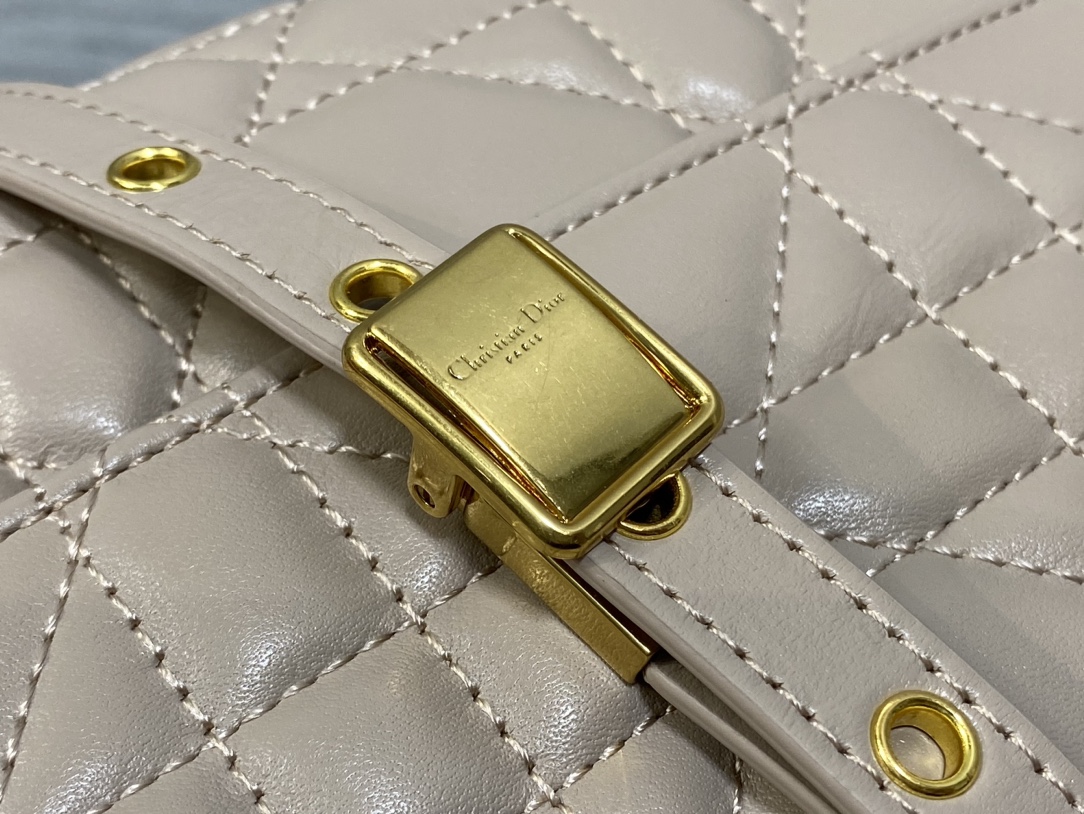 Basic Bag Cow Leather Gold M-s