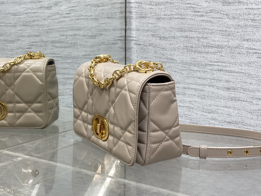 Basic Bag Cow Leather Gold M-s