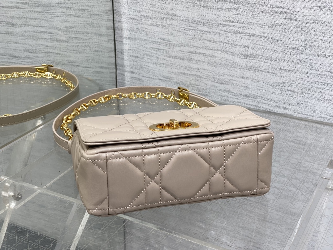 Basic Bag Cow Leather Gold M-s