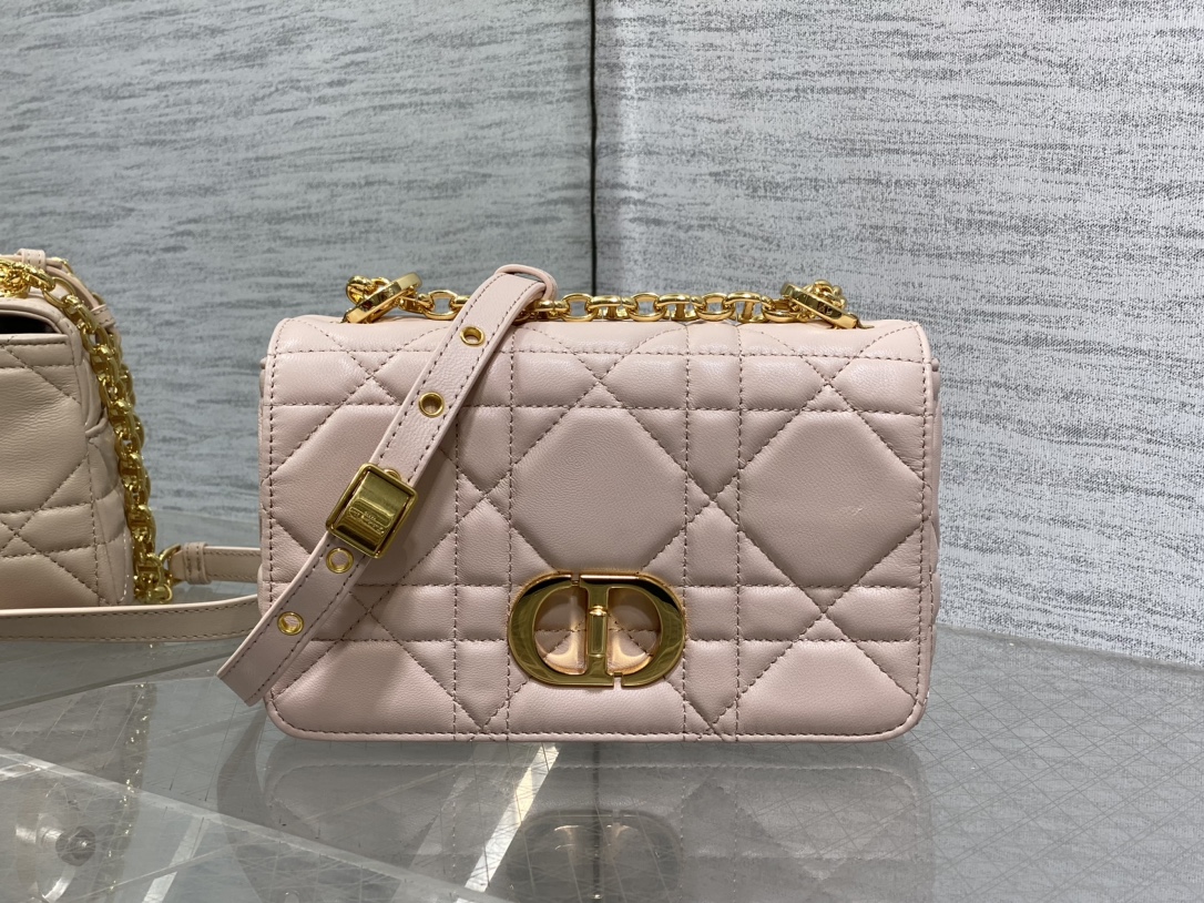 Basic Bag Cow Leather Gold M-s