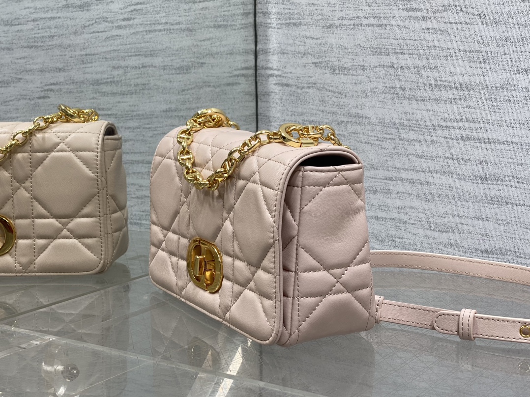 Basic Bag Cow Leather Gold M-s