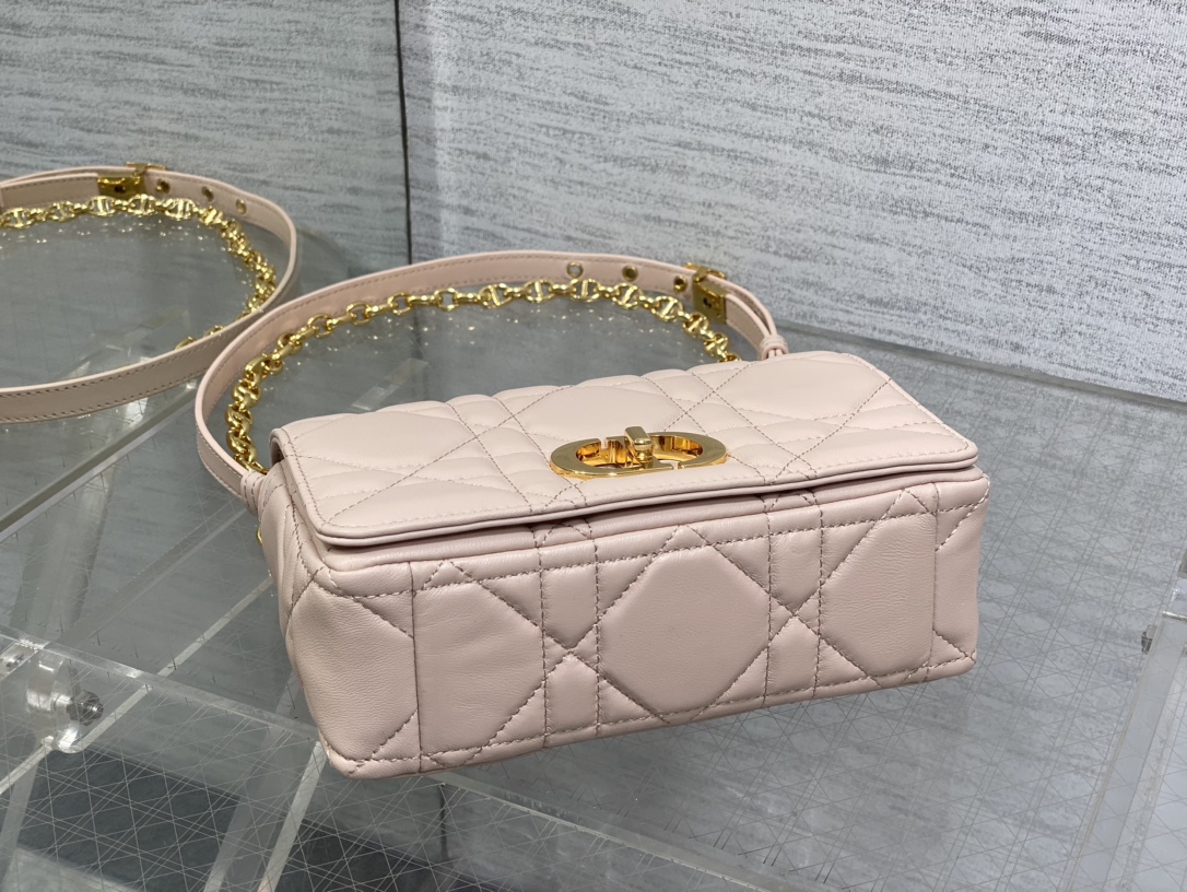 Basic Bag Cow Leather Gold M-s