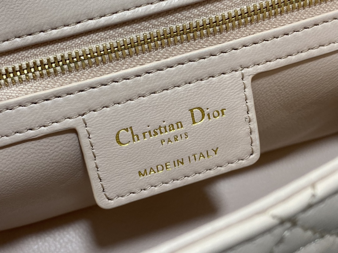 Basic Bag Cow Leather Gold M-s