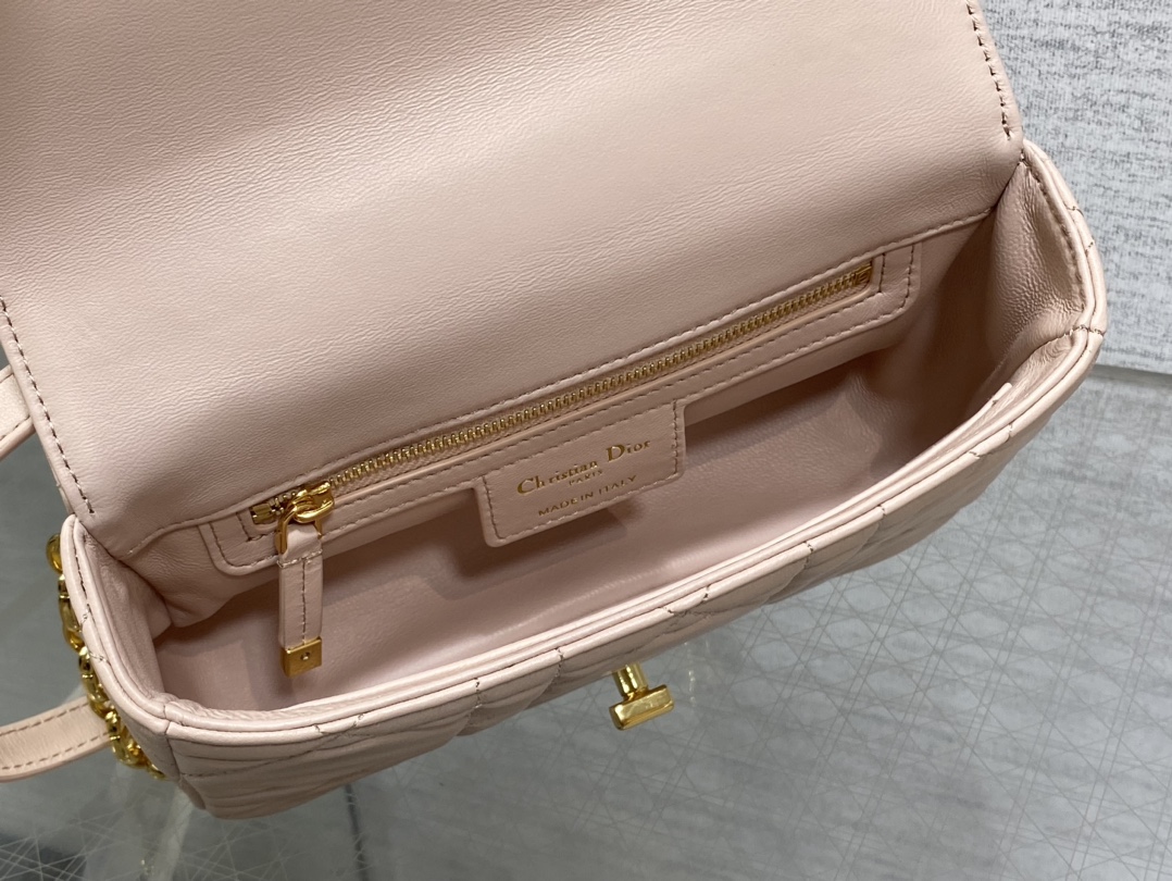 Basic Bag Cow Leather Gold M-s