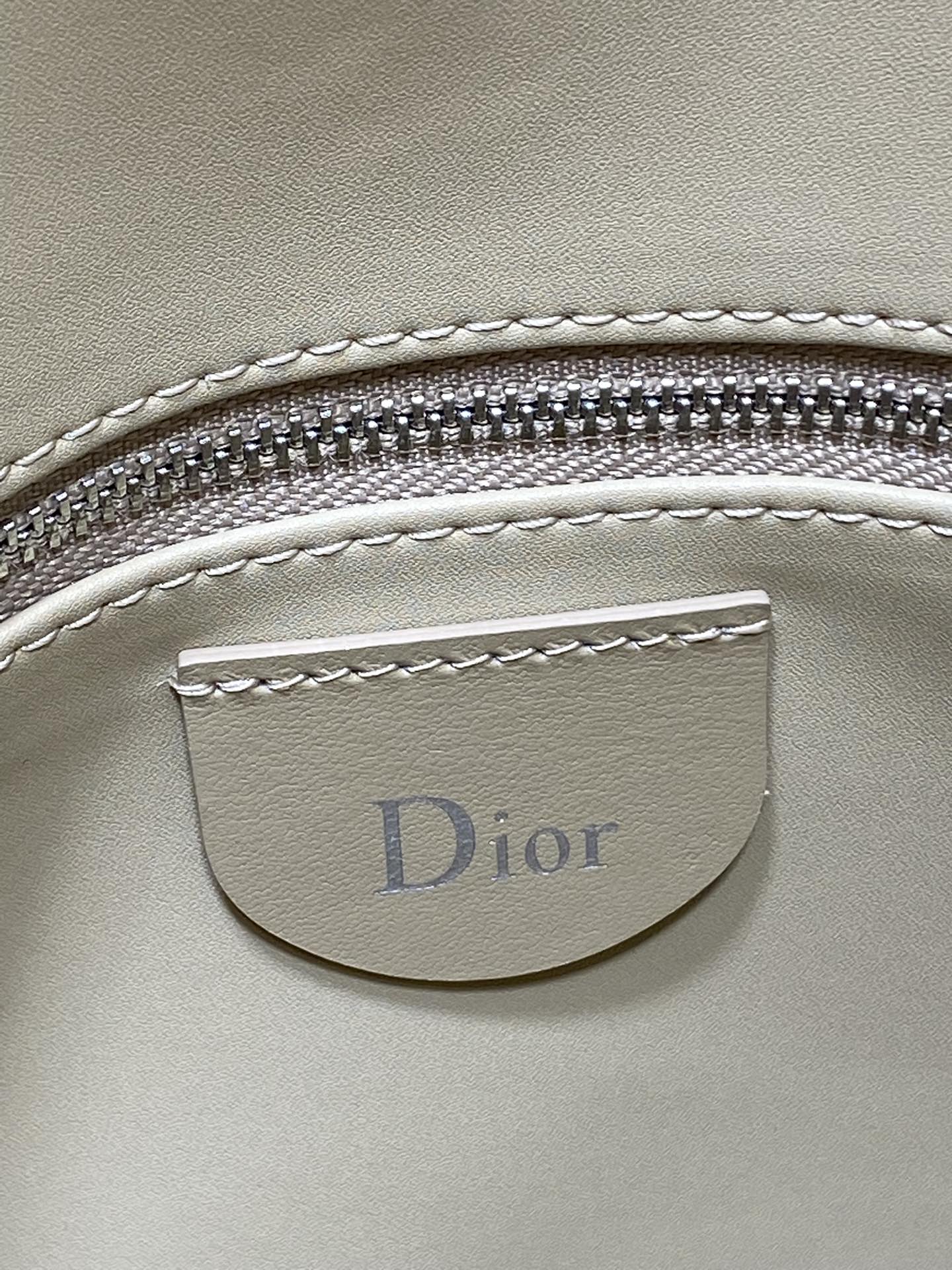 Dior Basic Bag M-s