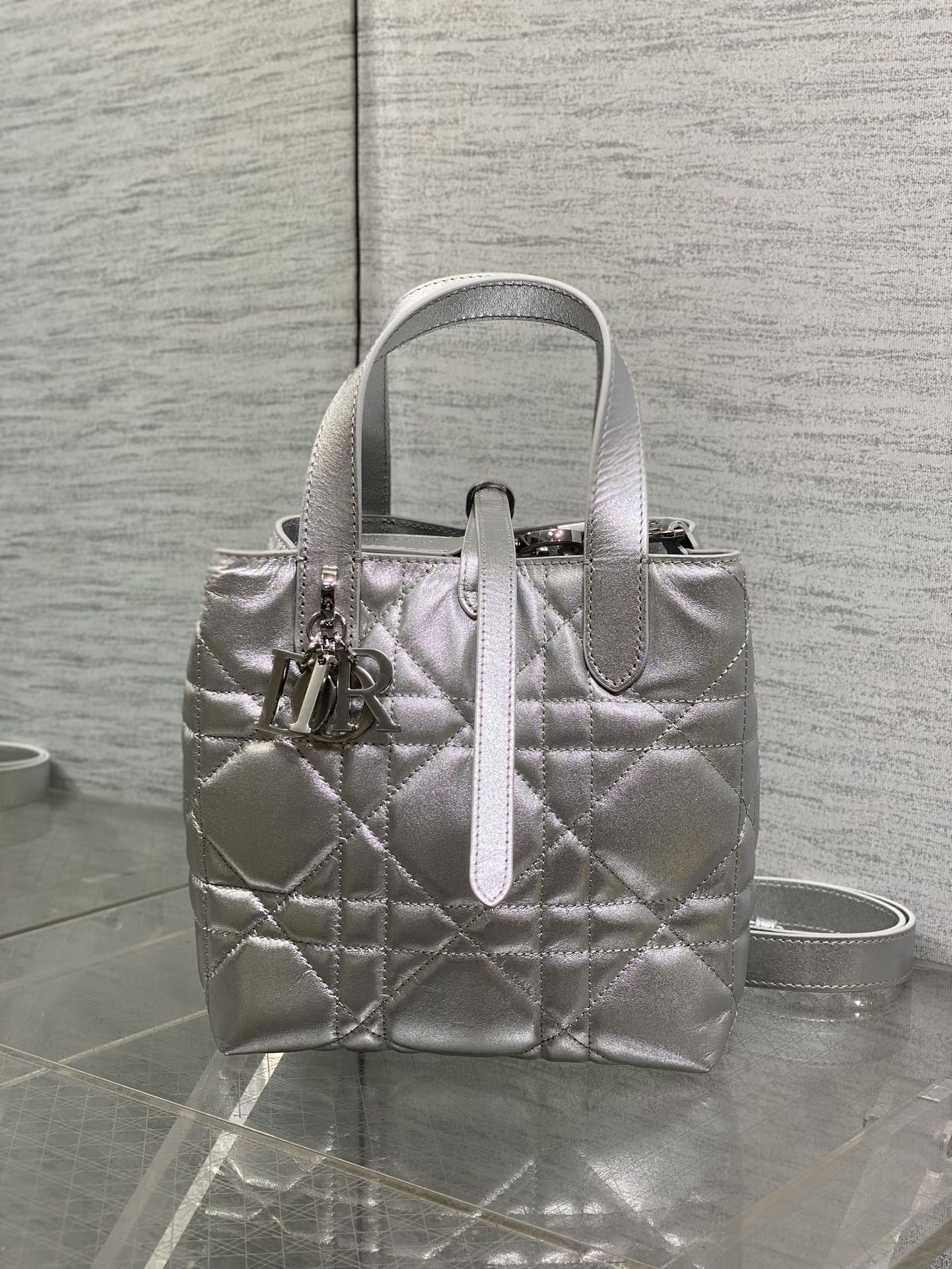 Basic Bag Cow Leather Silver Foldable 18cm-s