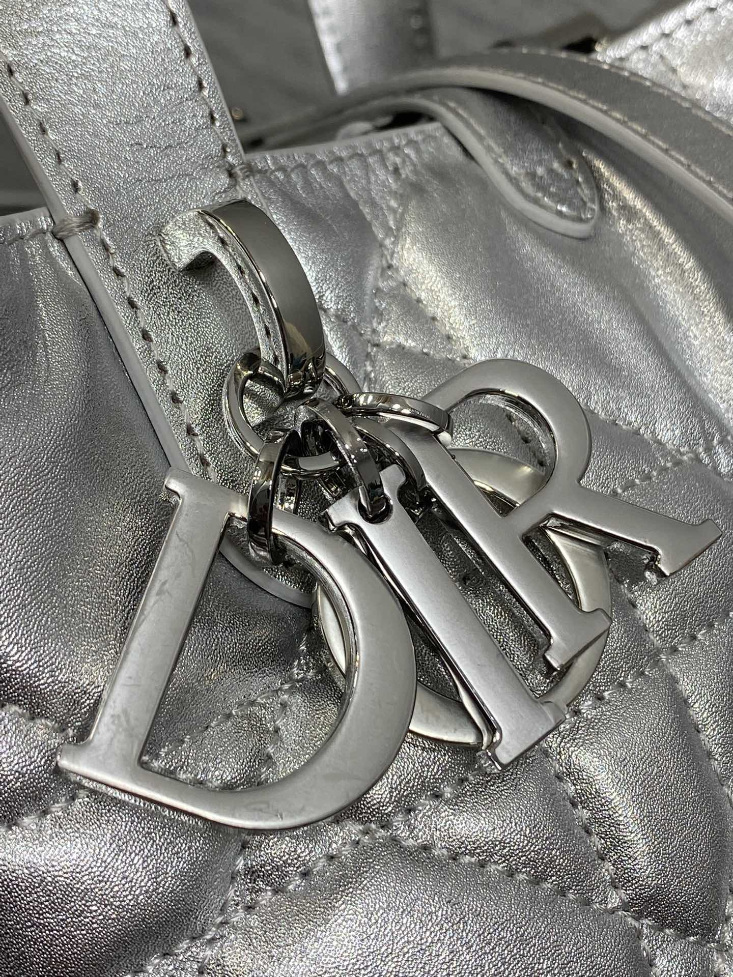 Basic Bag Cow Leather Silver Foldable 18cm-s