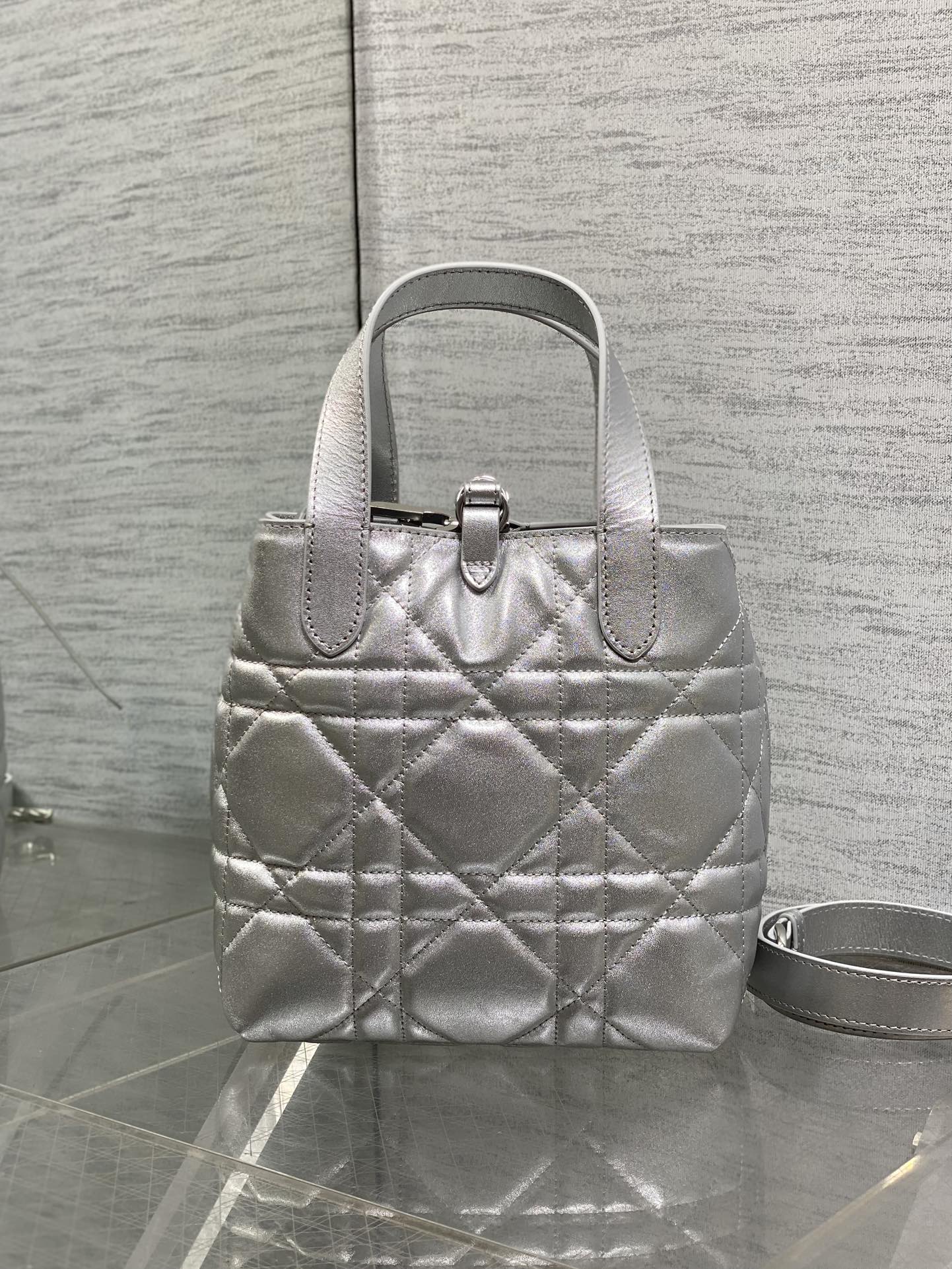Basic Bag Cow Leather Silver Foldable 18cm-s