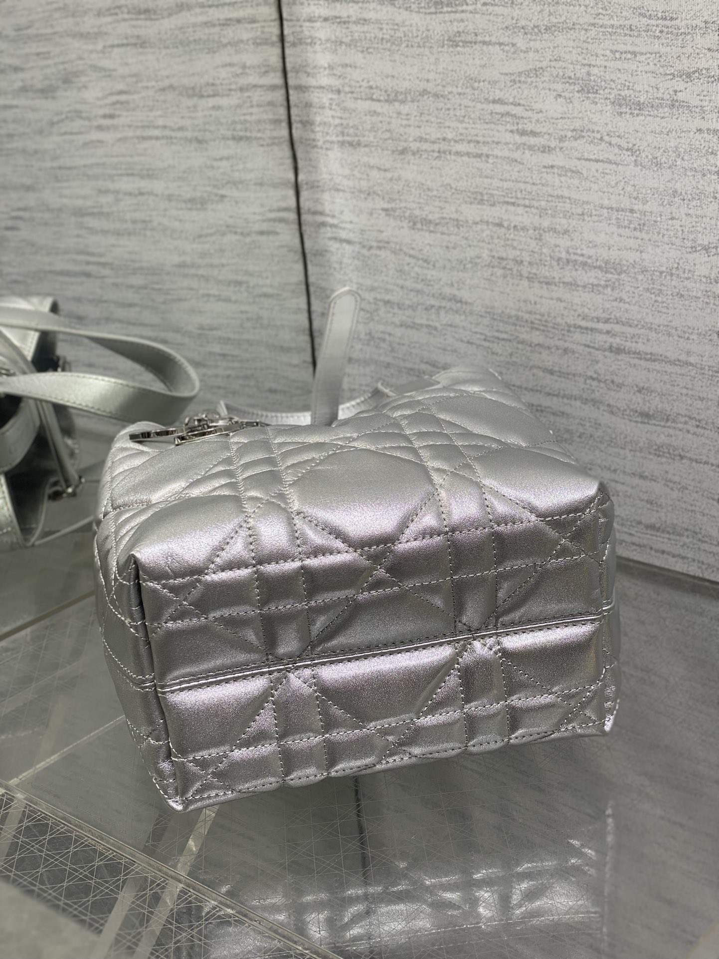 Basic Bag Cow Leather Silver Foldable 18cm-s