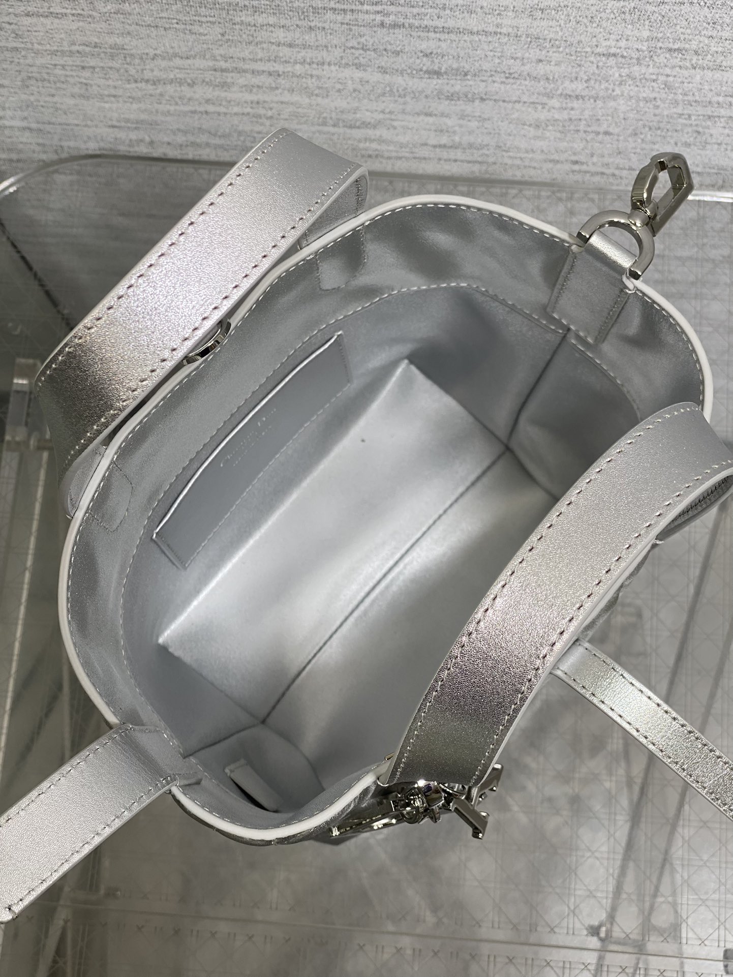 Basic Bag Cow Leather Silver Foldable 18cm-s