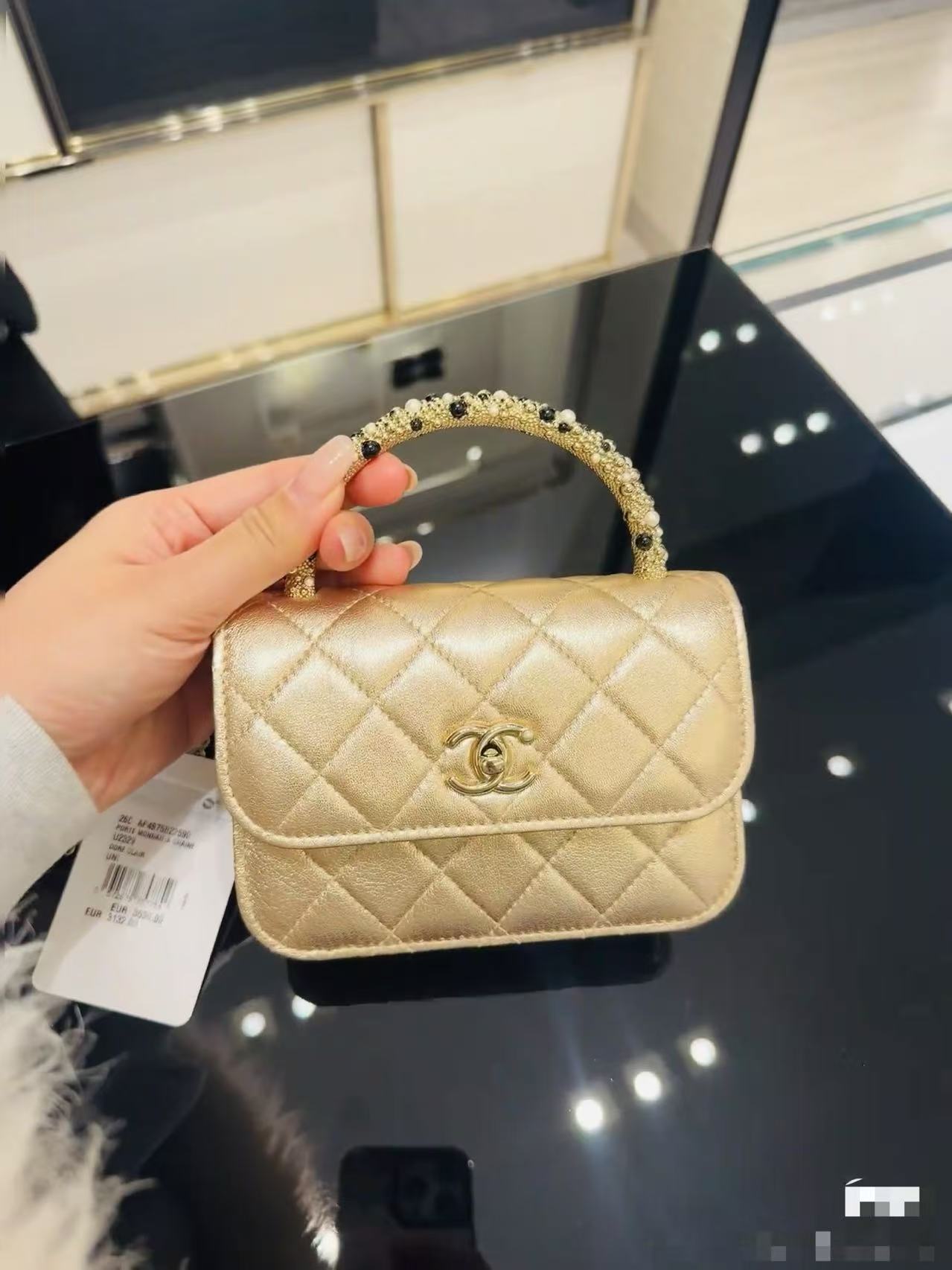 Chanel Basic Bag Black M-l