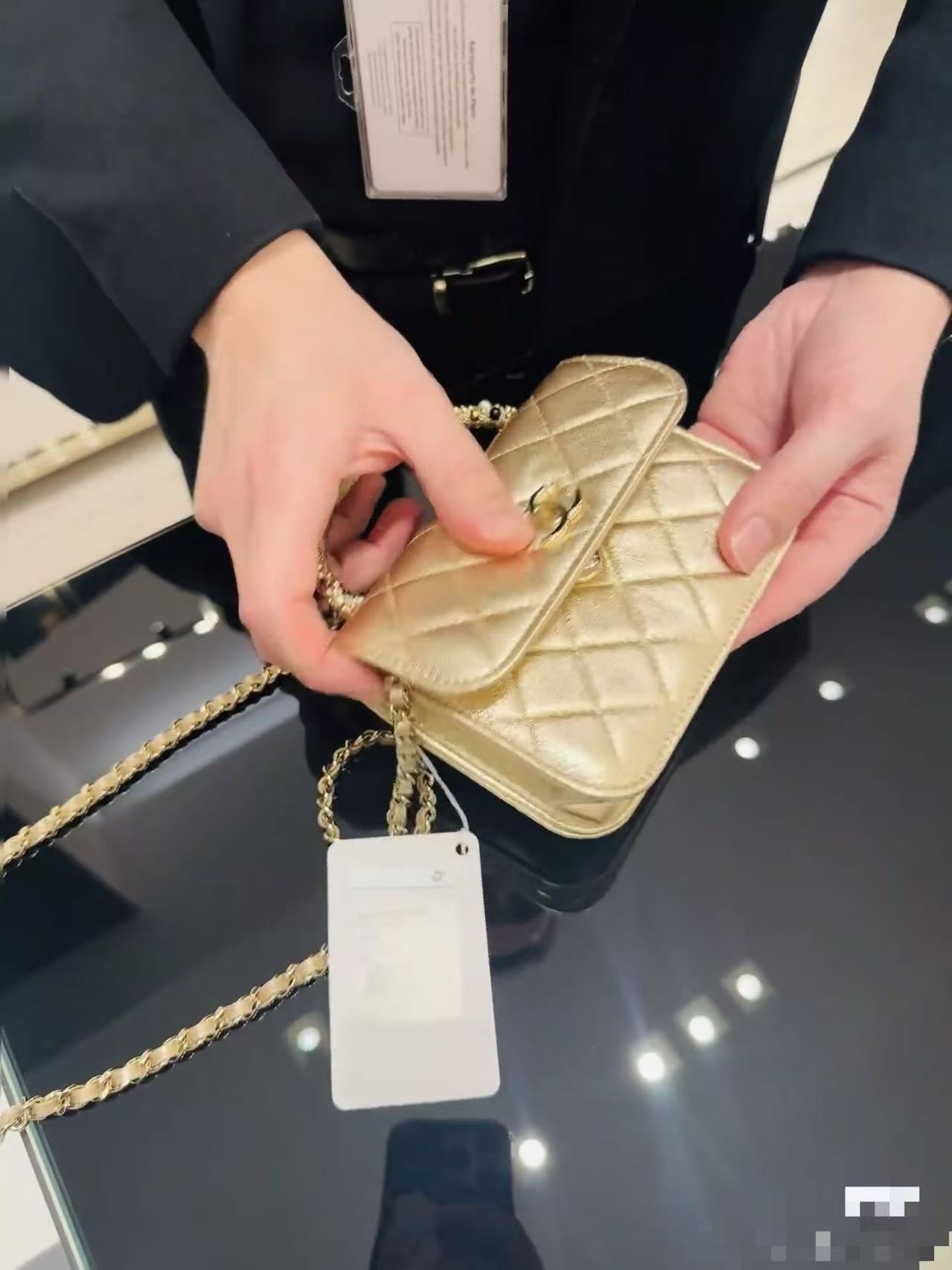 Chanel Basic Bag Black M-l