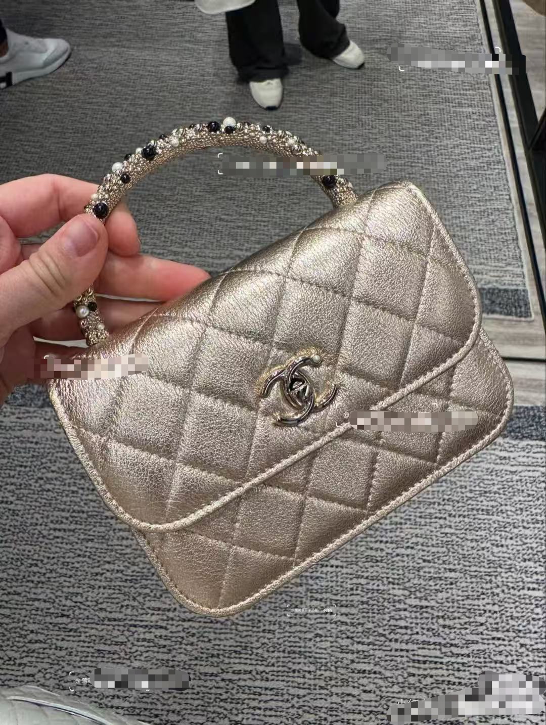 Chanel Basic Bag Black M-l