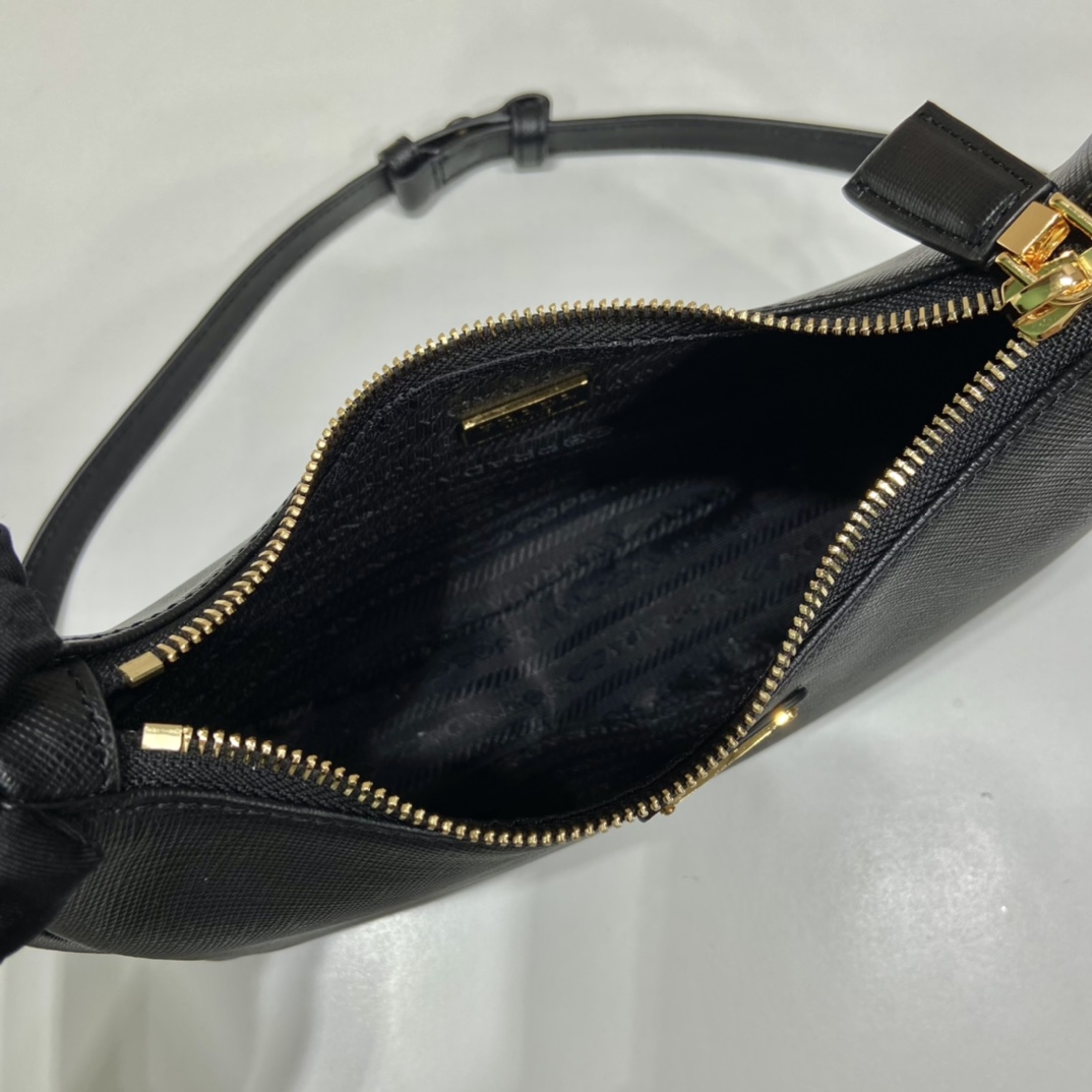 Prada Crossbody Bag Cow Leather M