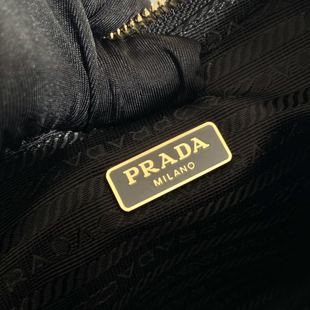 Prada Crossbody Bag Cow Leather M