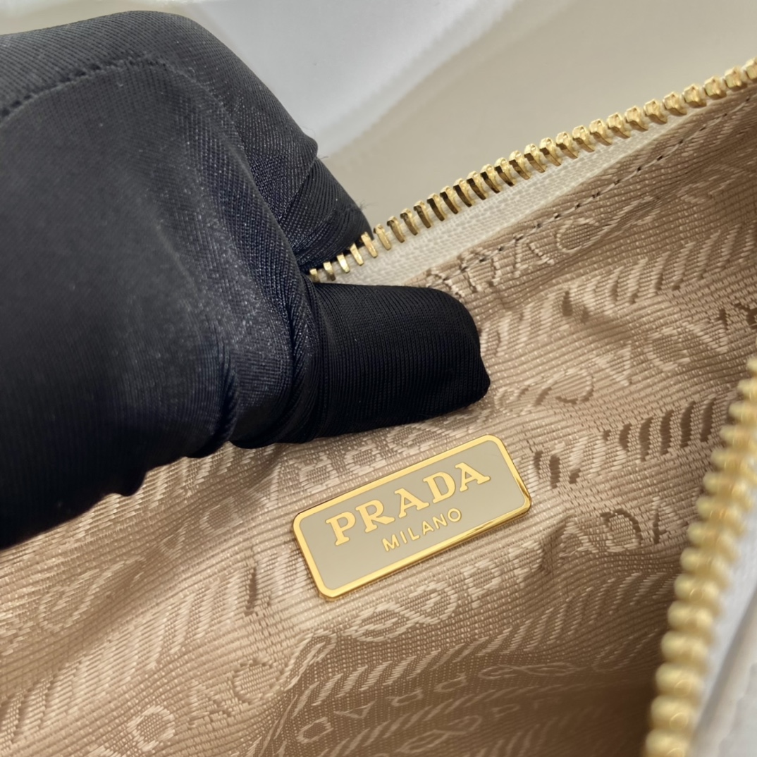 Prada Crossbody Bag Cow Leather M