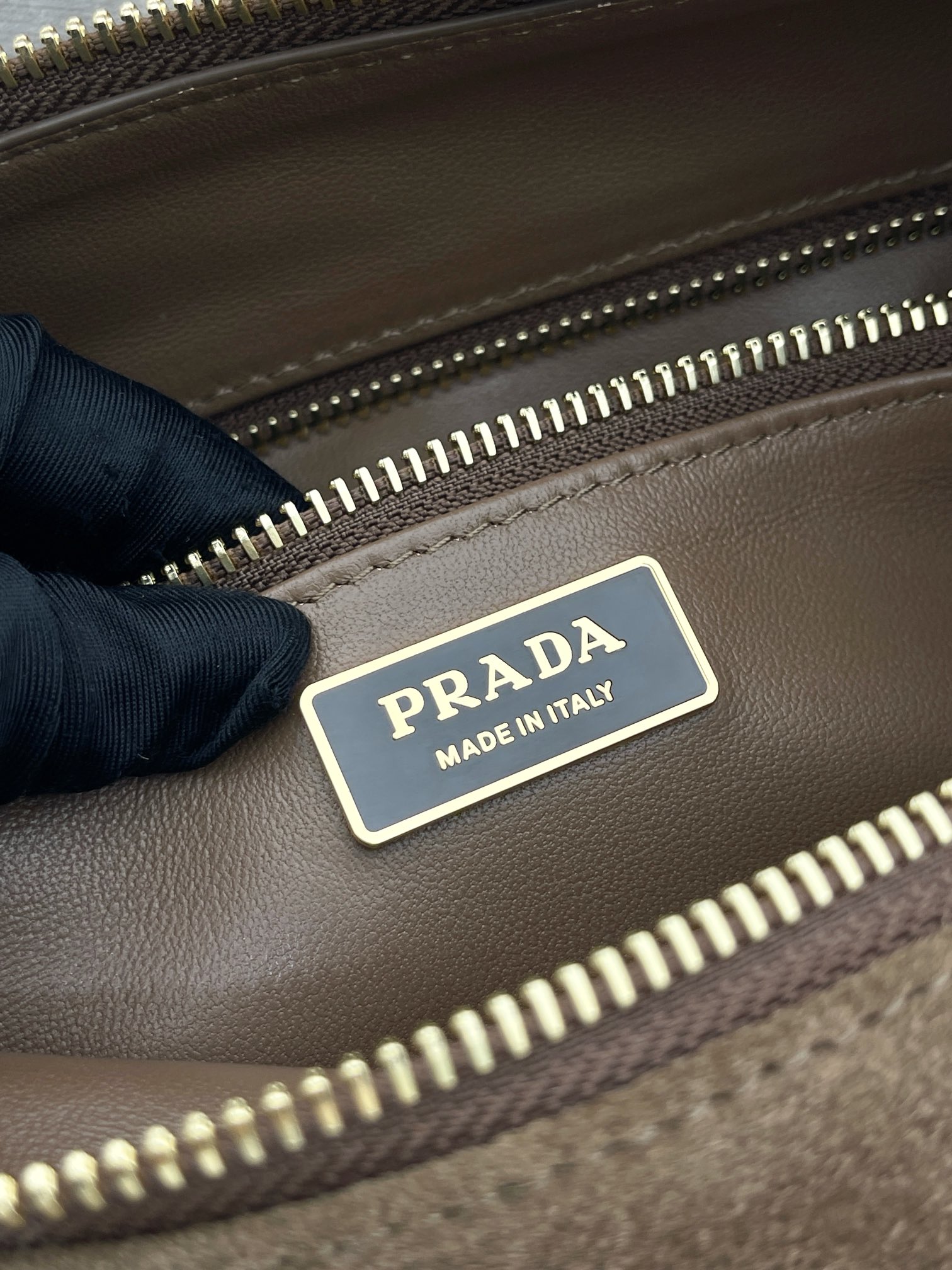 Prada Basic Bag M-12cm