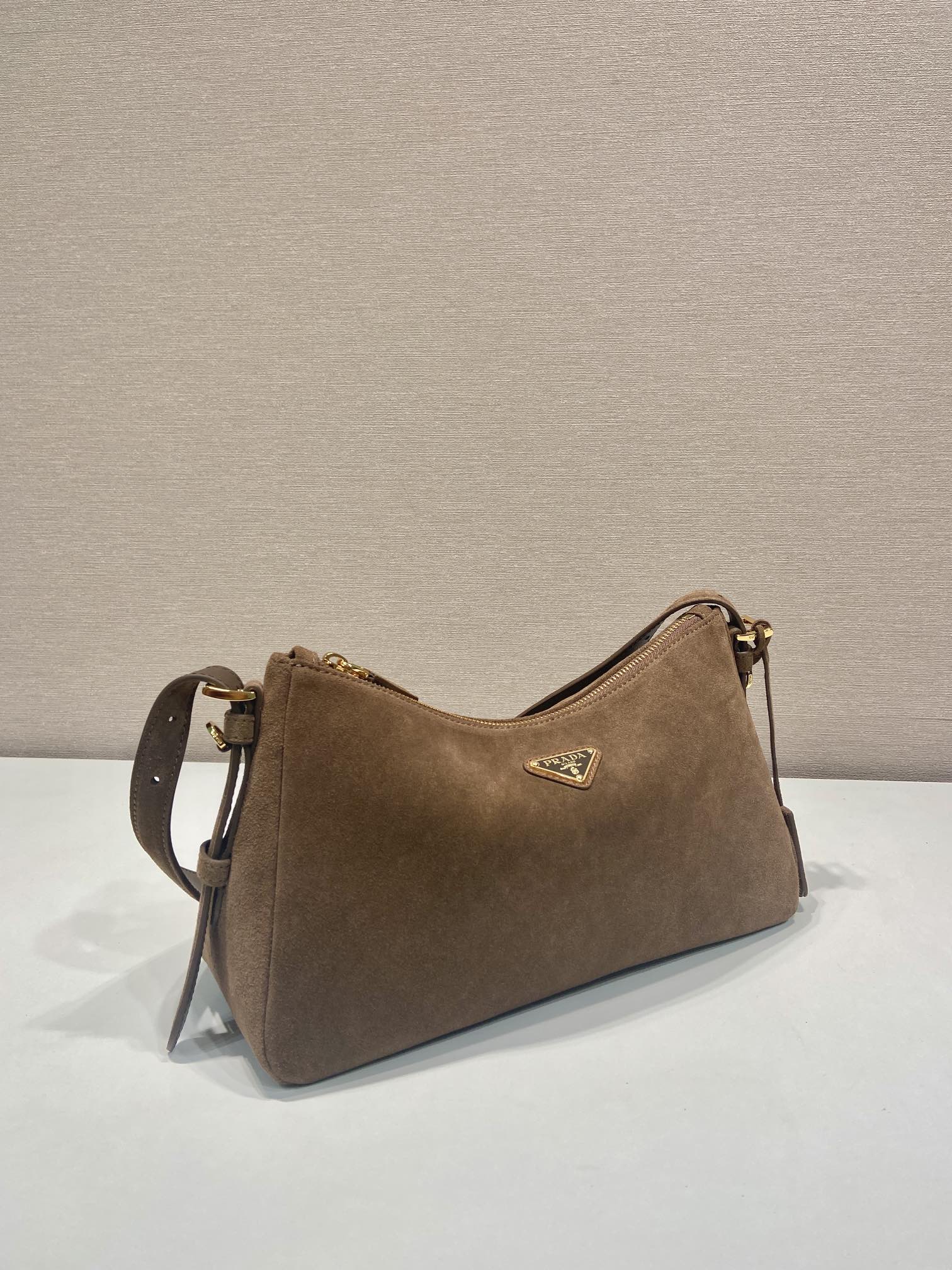 Prada Basic Bag M-10cm