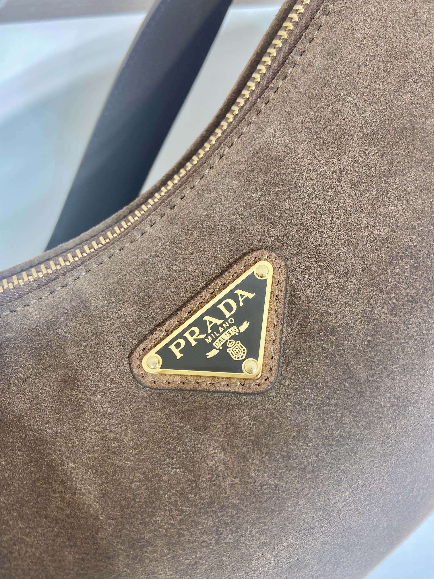 Prada Basic Bag M-10cm