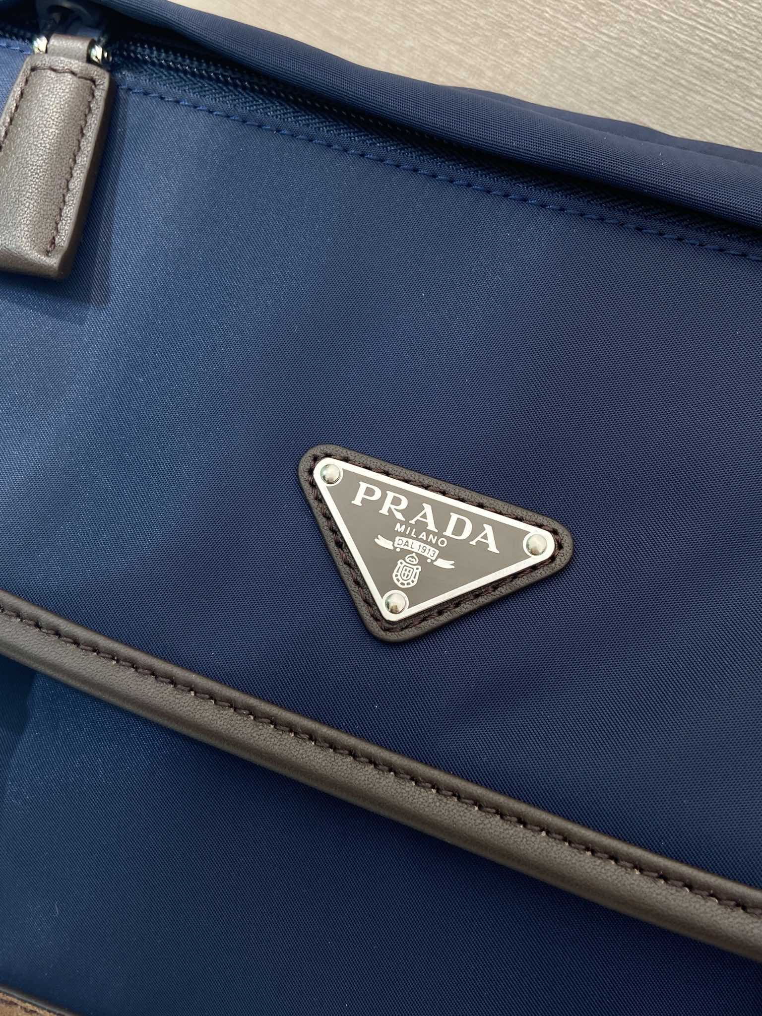 Prada Messenger Bag Cow Leather 10cm