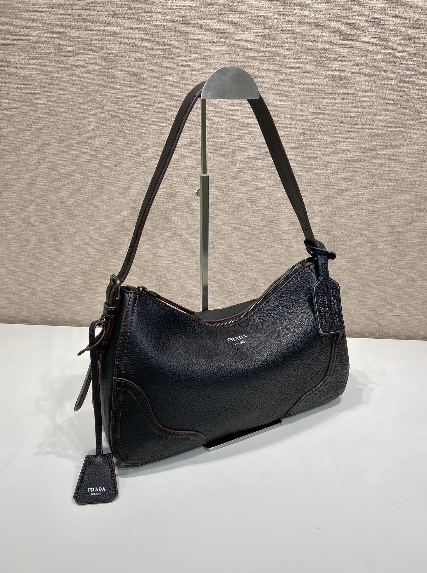 Prada Basic Bag M-11cm